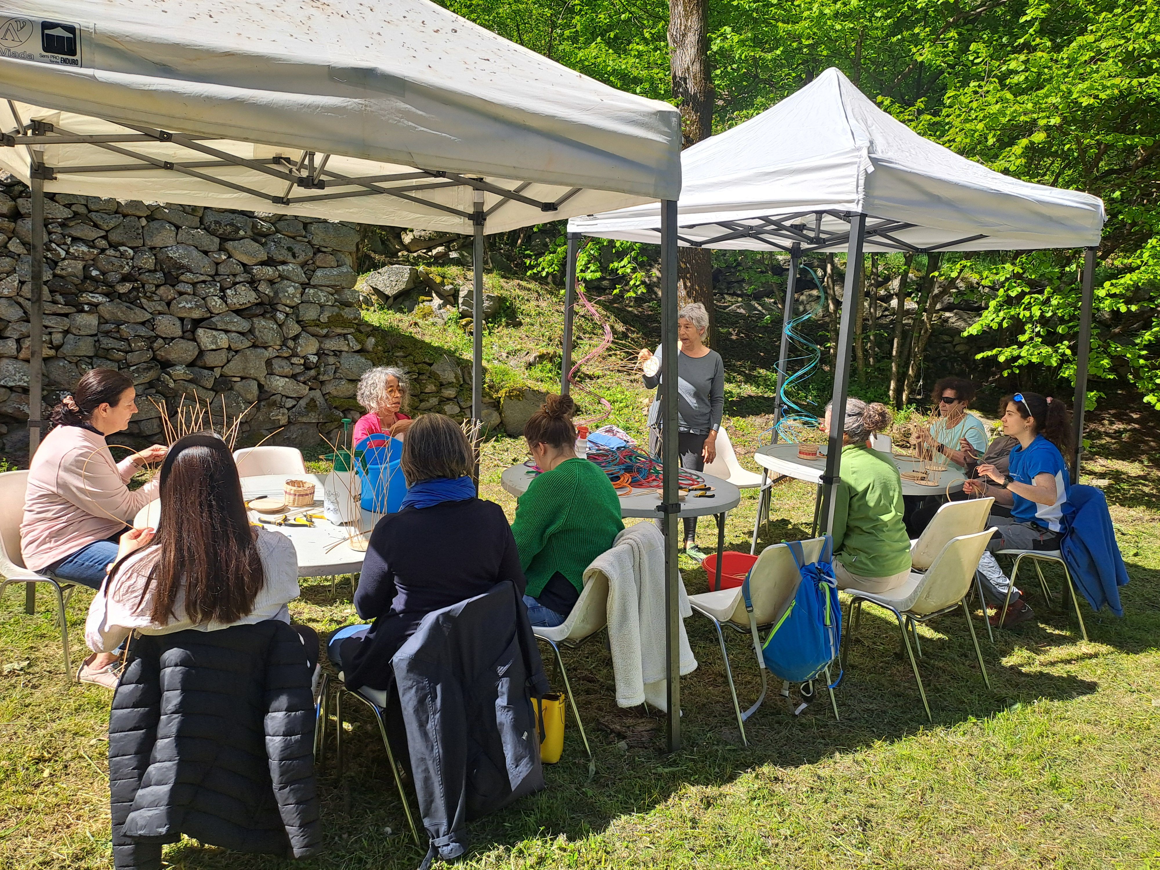 Fent el taller de cistelles.