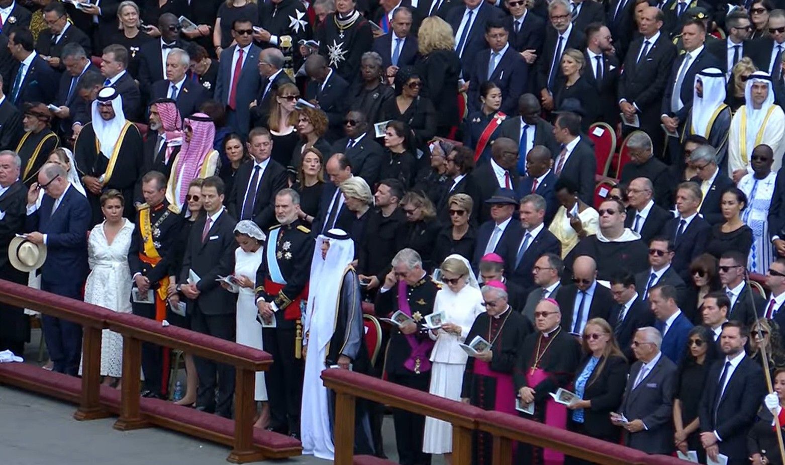 Les màximes autoritats institucionals de cada país han estat presents a la missa. 