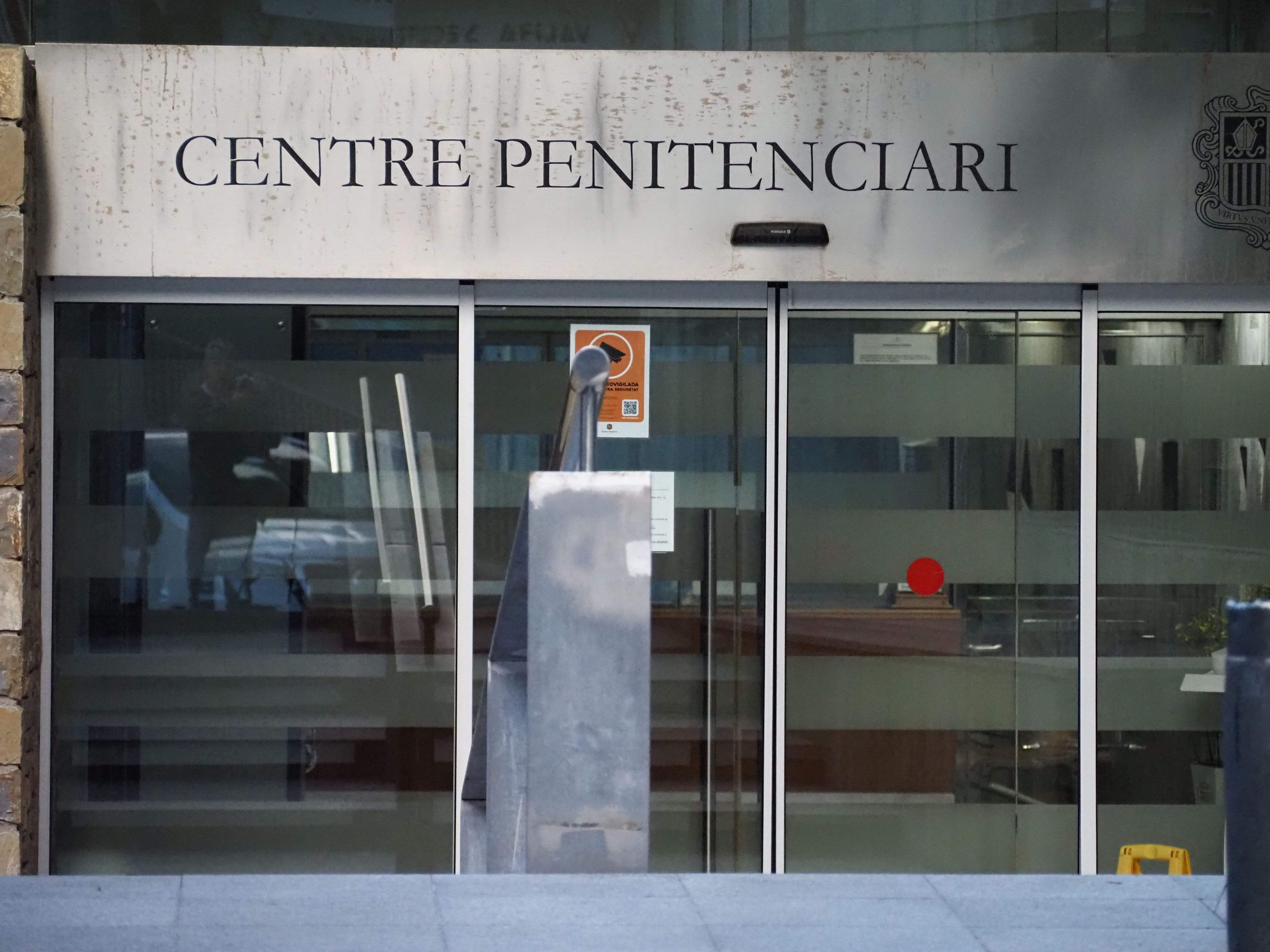 Accés principal al centre penitenciari.
