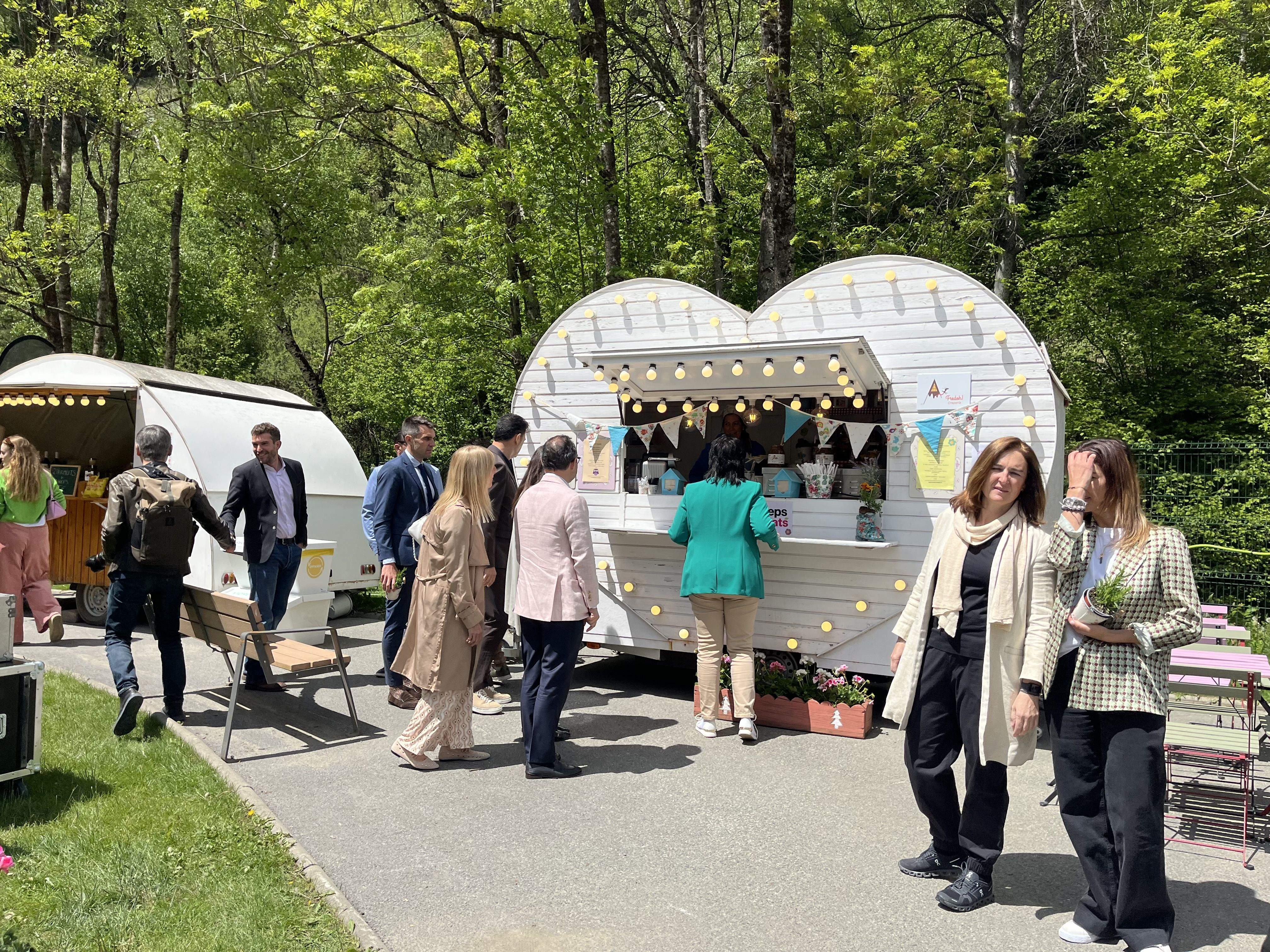 Passeig de les autoritats per l'Andoflora. Passeig de les autoritats per l'Andoflora.