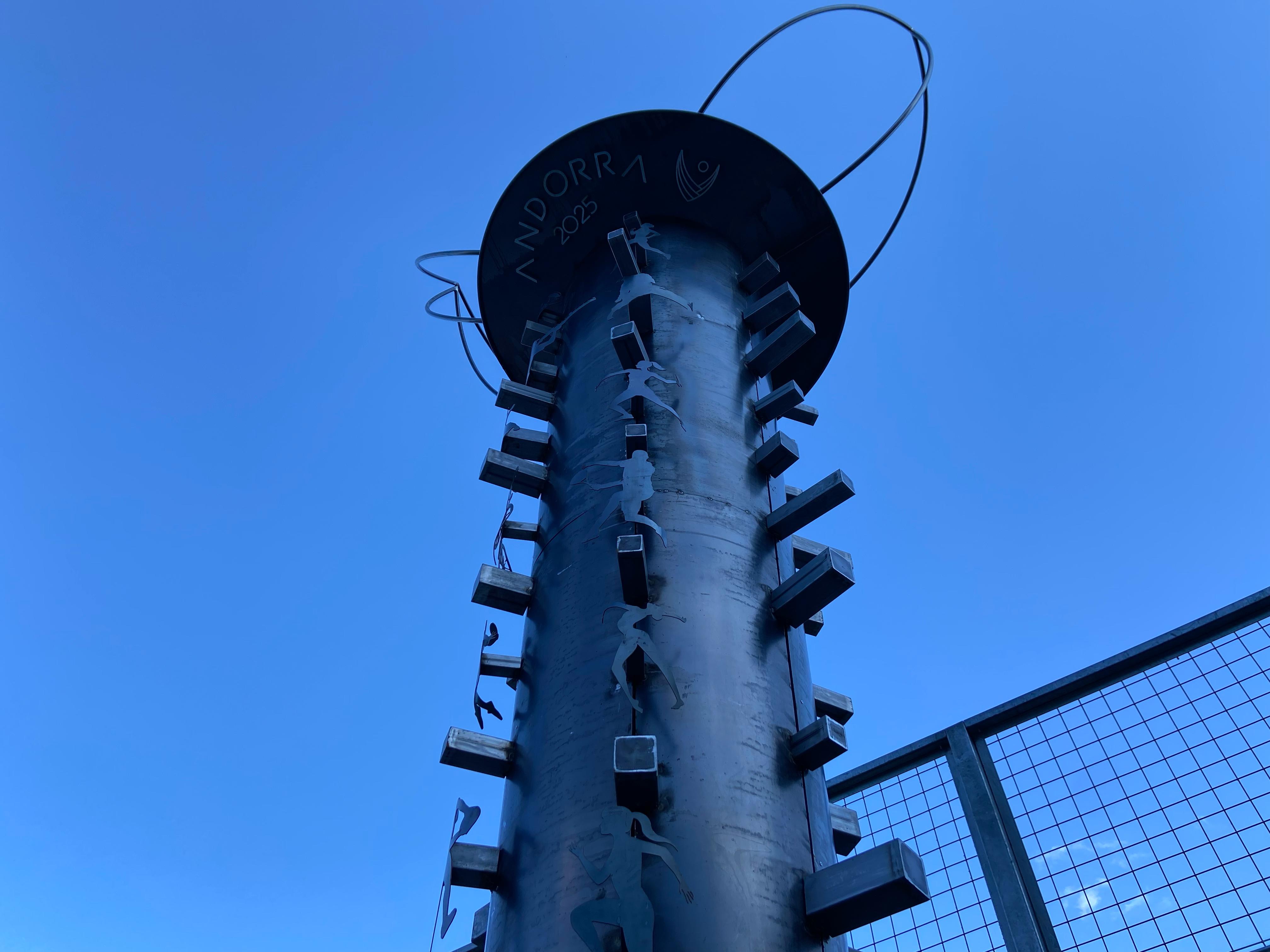 Pla detall del peveter que presidirà els Jocs dels Petits Estats.