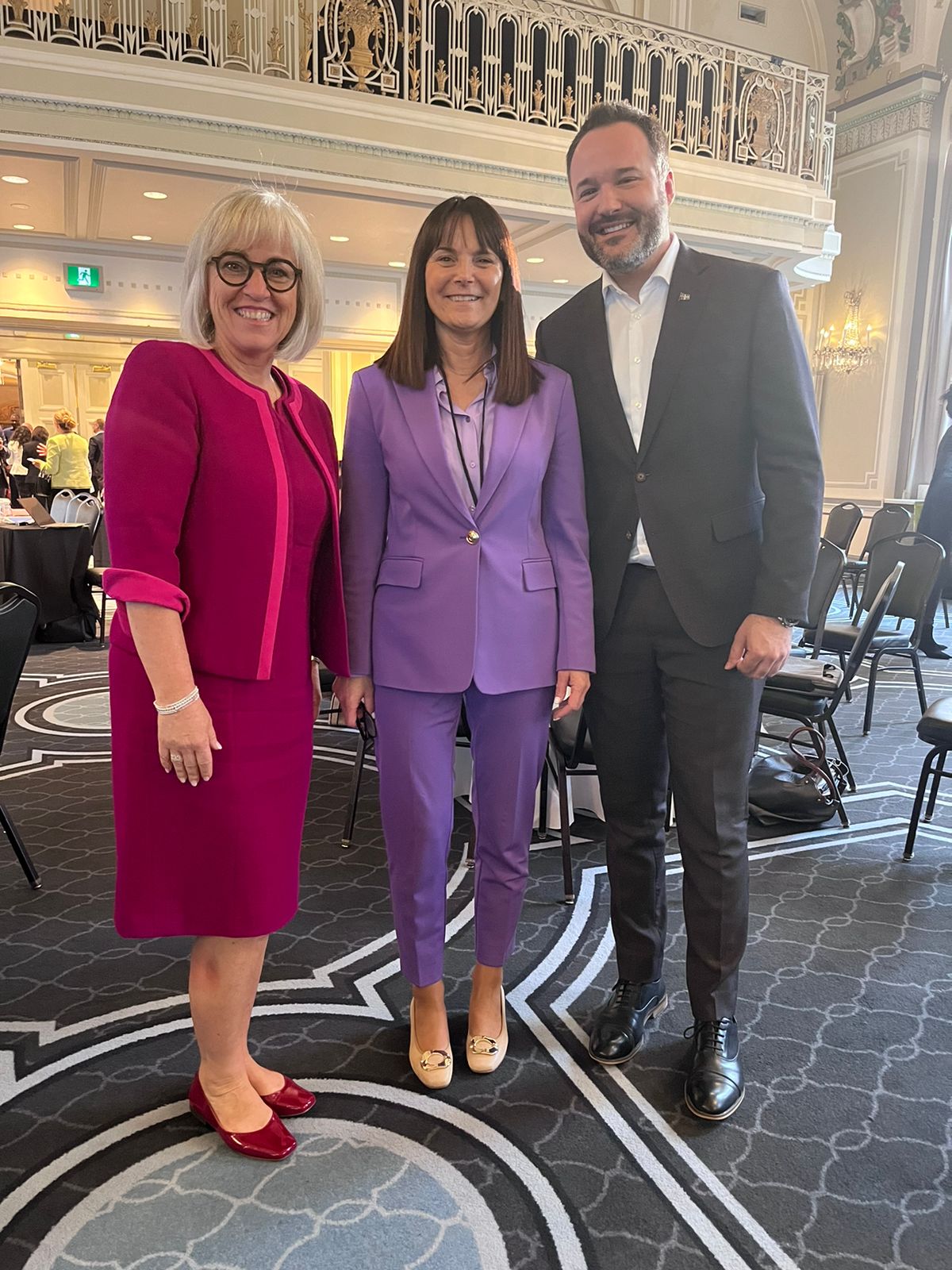 La ministra Bonell, juntament amb l'administradora de la francofonia,  Caroline St Hilaire, i el titular de Cultura de Quebec, Mathieu Lacombe.