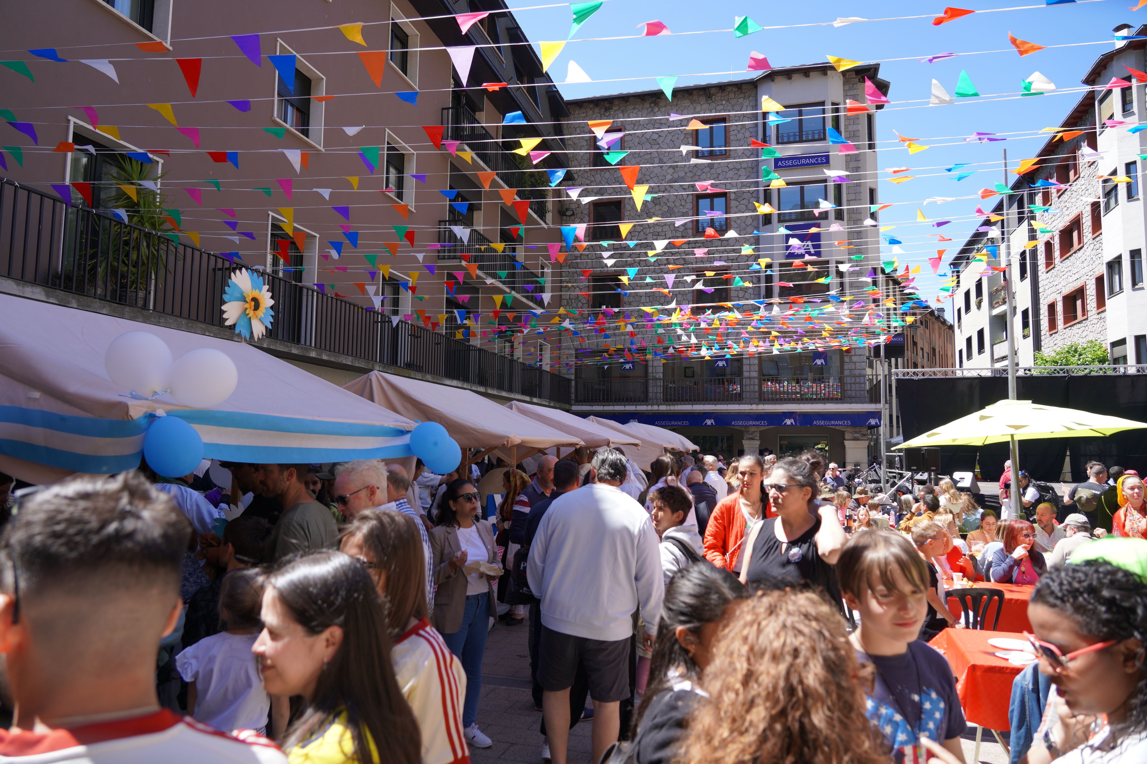 Ambient festiu a la plaça Guillemó. Ambient festiu a la plaça Guillemó.