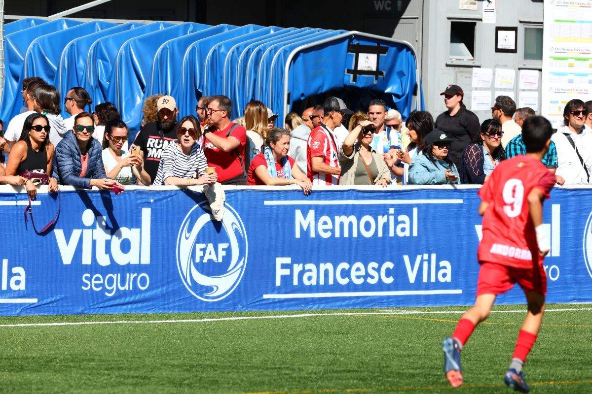 Pares, mares i familiars, a primera fila.