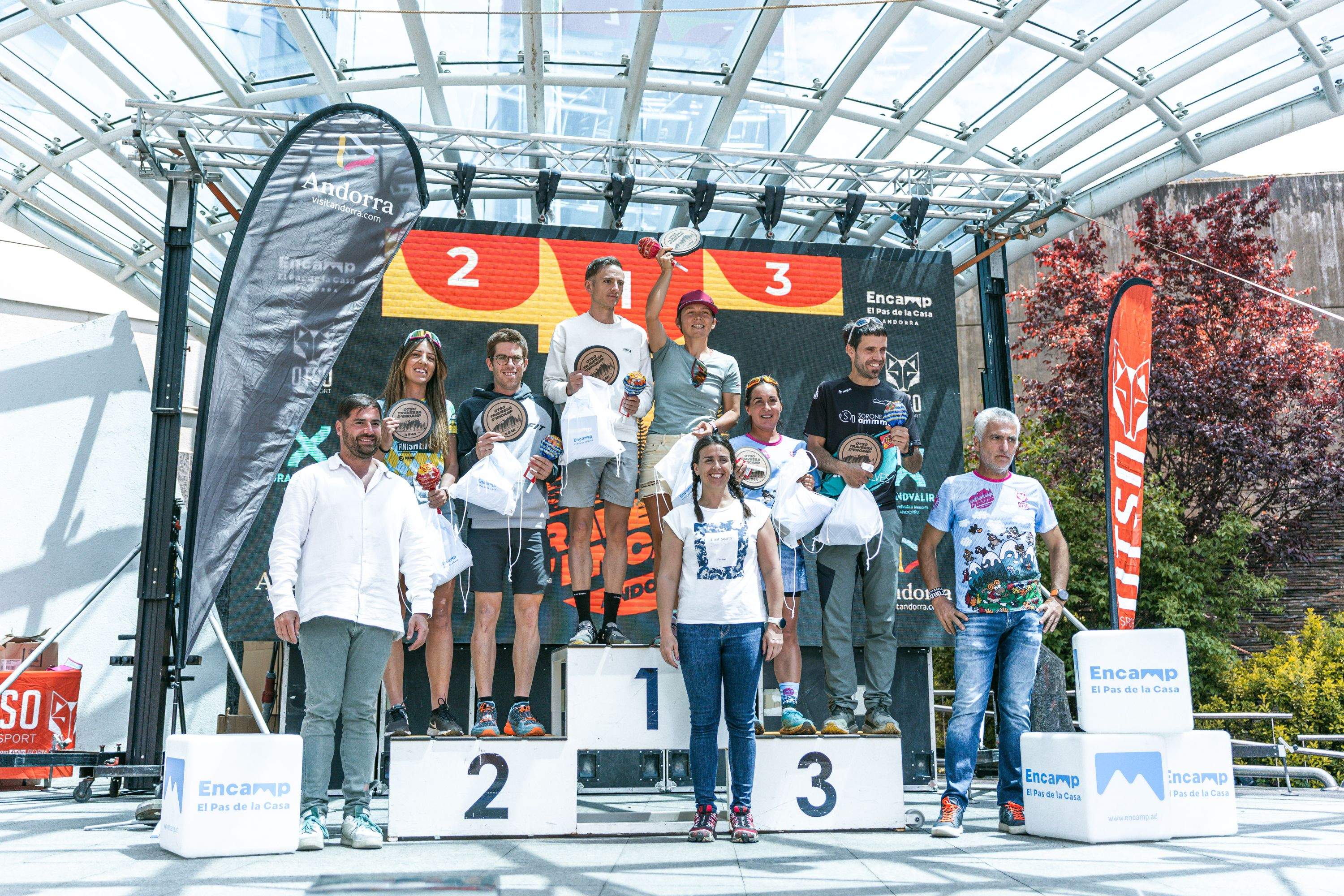 Els vencedors de les diferents curses al podi.