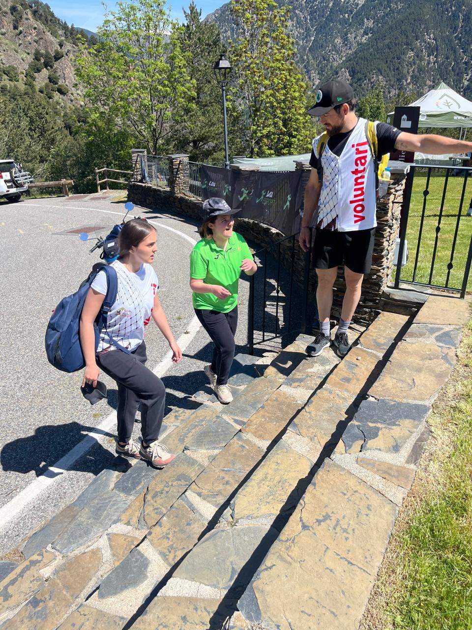 Una usuària de L'Albó arribant al santuari. Una usuària de L'Albó arribant al santuari.