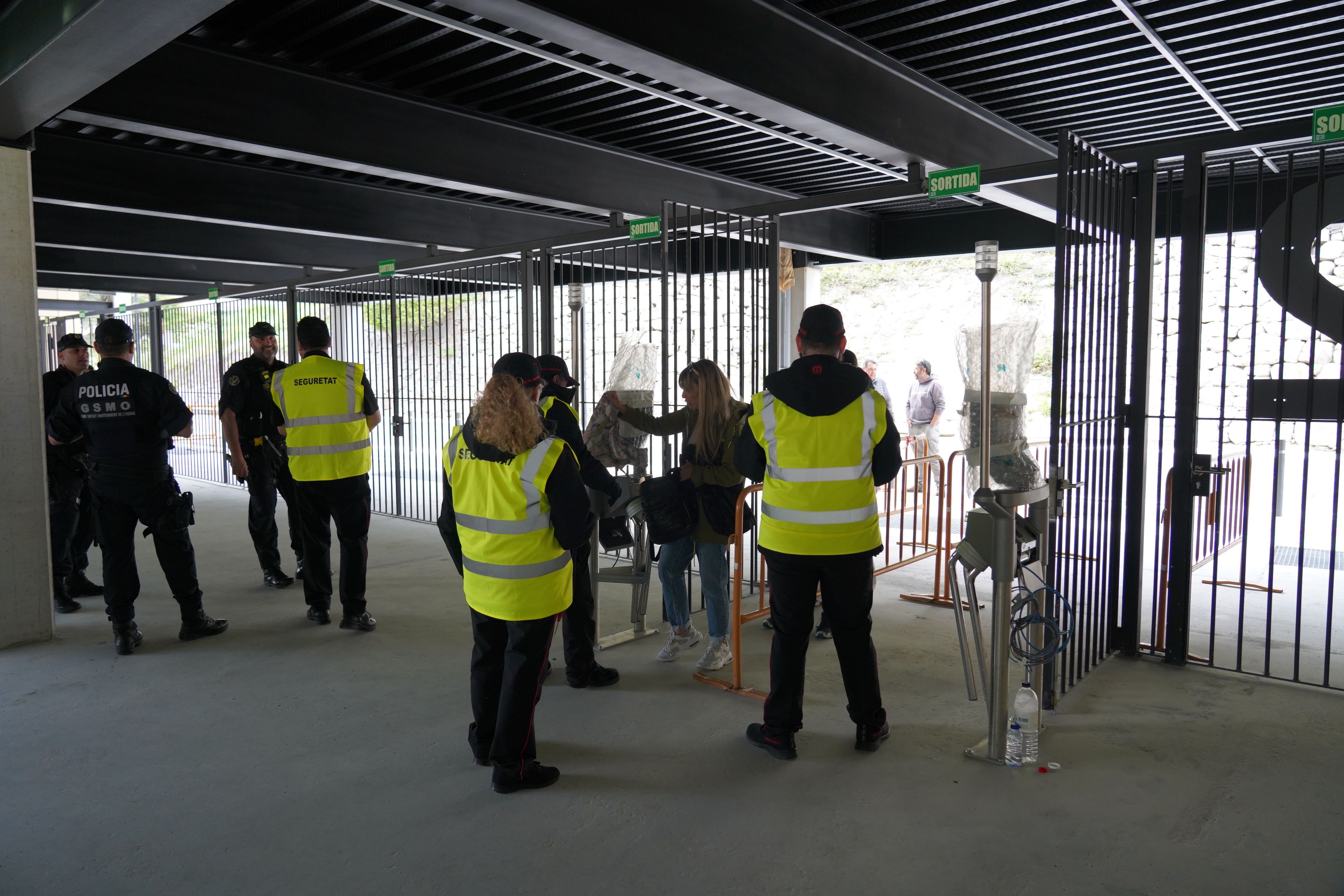 La seguretat, controlant els accessos.