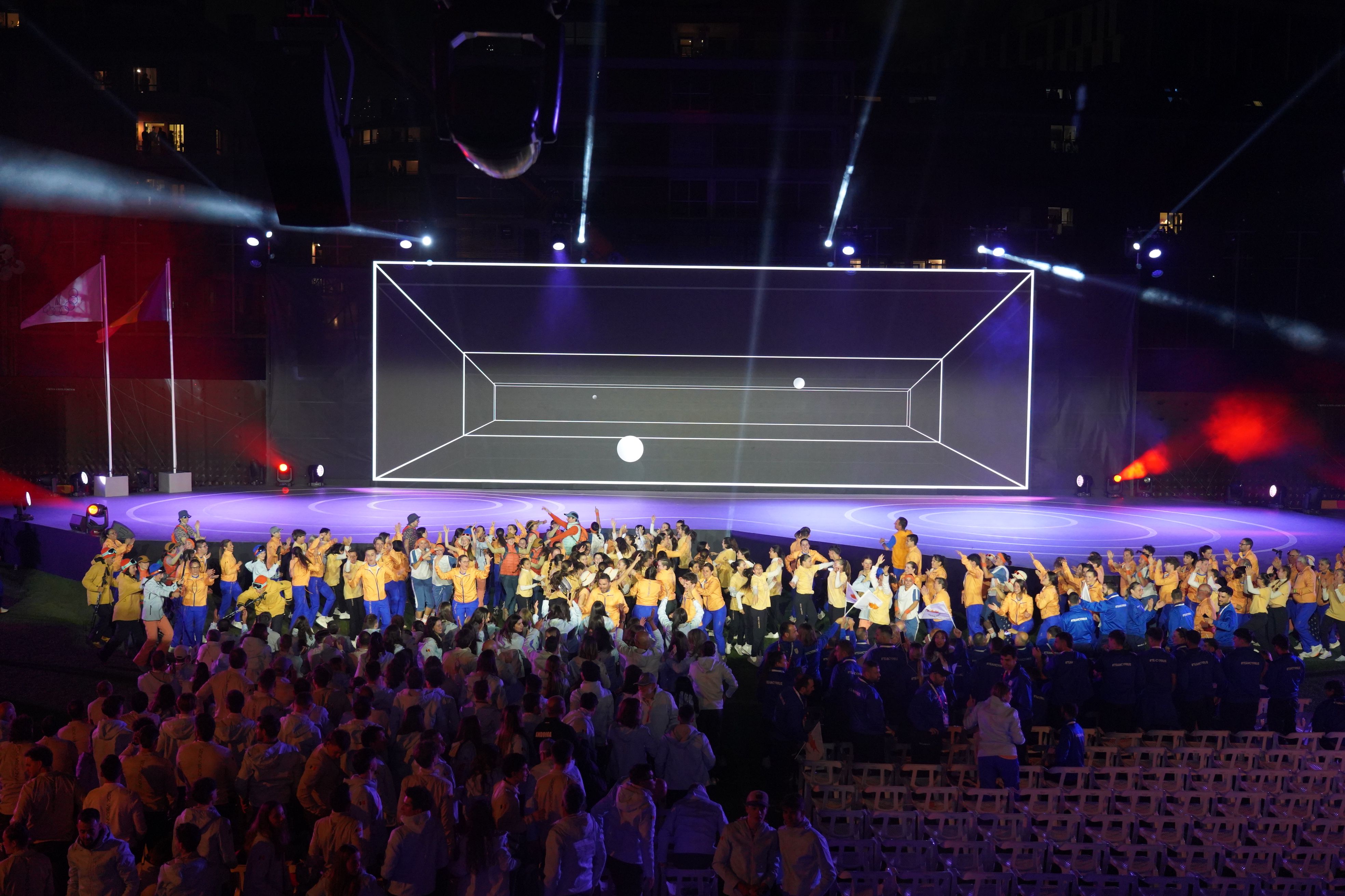 Festa final entre voluntaris i les nou delegacions presents.