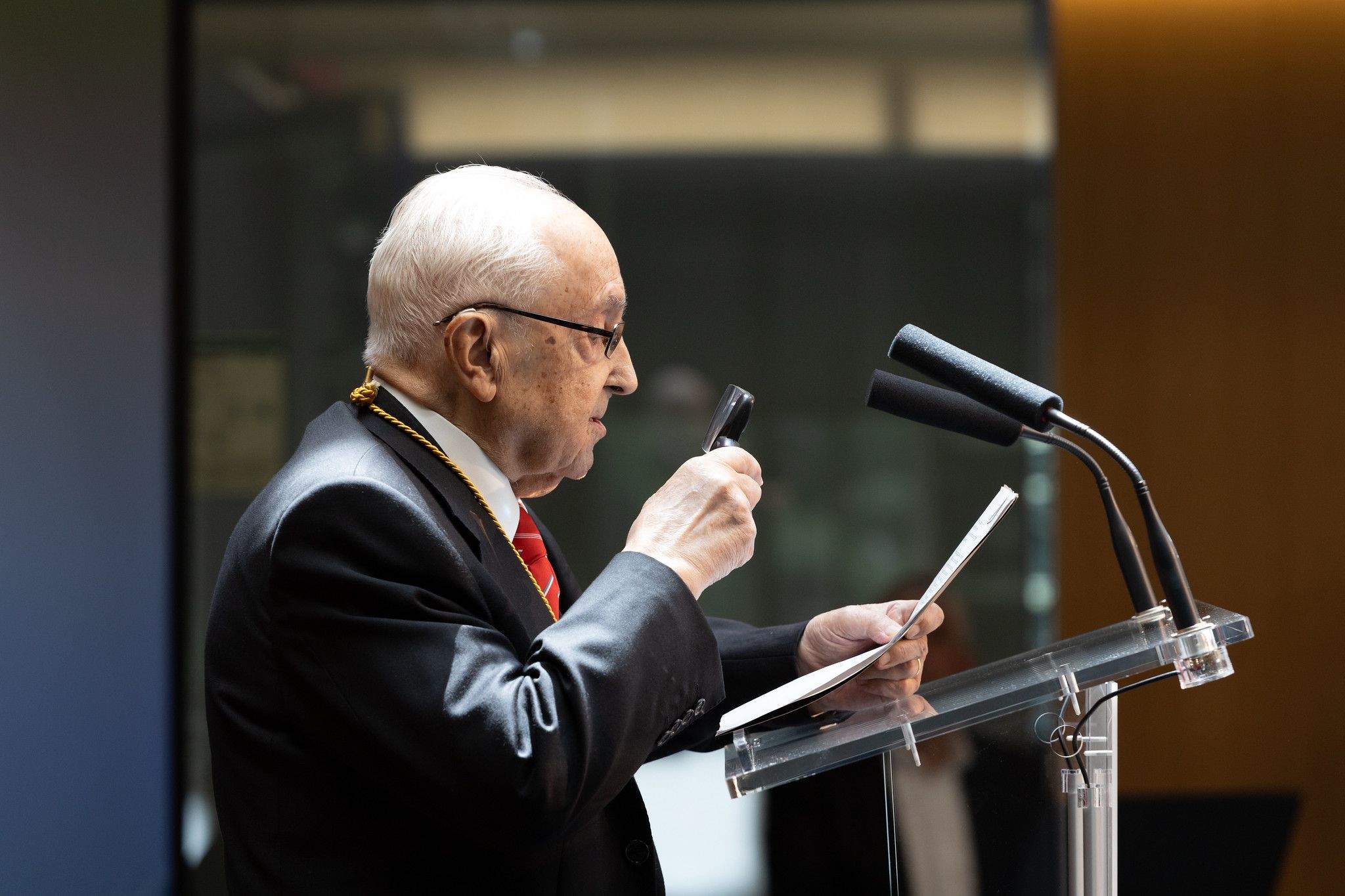 Mas, llegint amb una lupa el discurs. Mas, llegint amb una lupa el discurs.