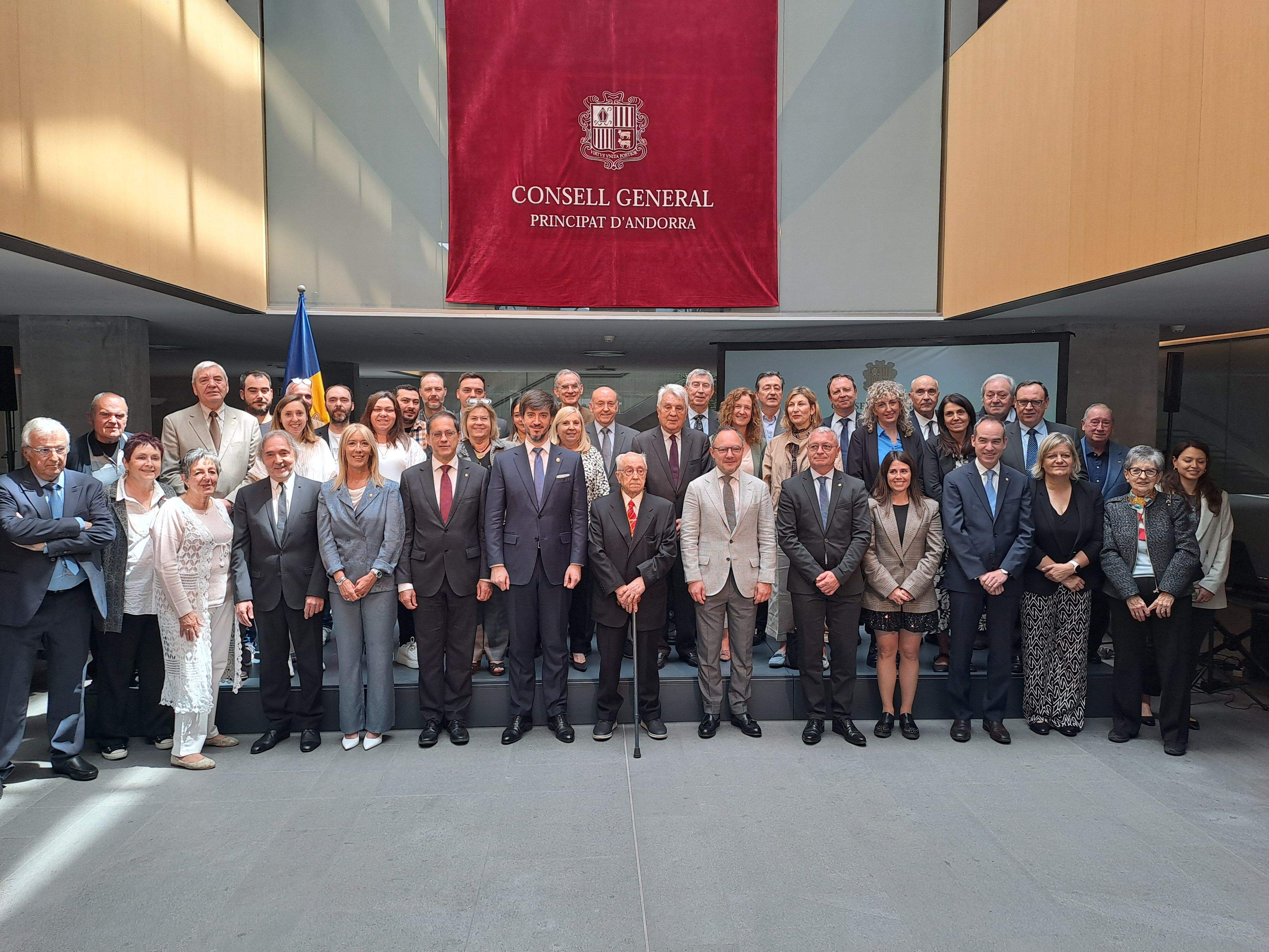 Fotografia amb tots els assistents. Fotografia amb tots els assistents.