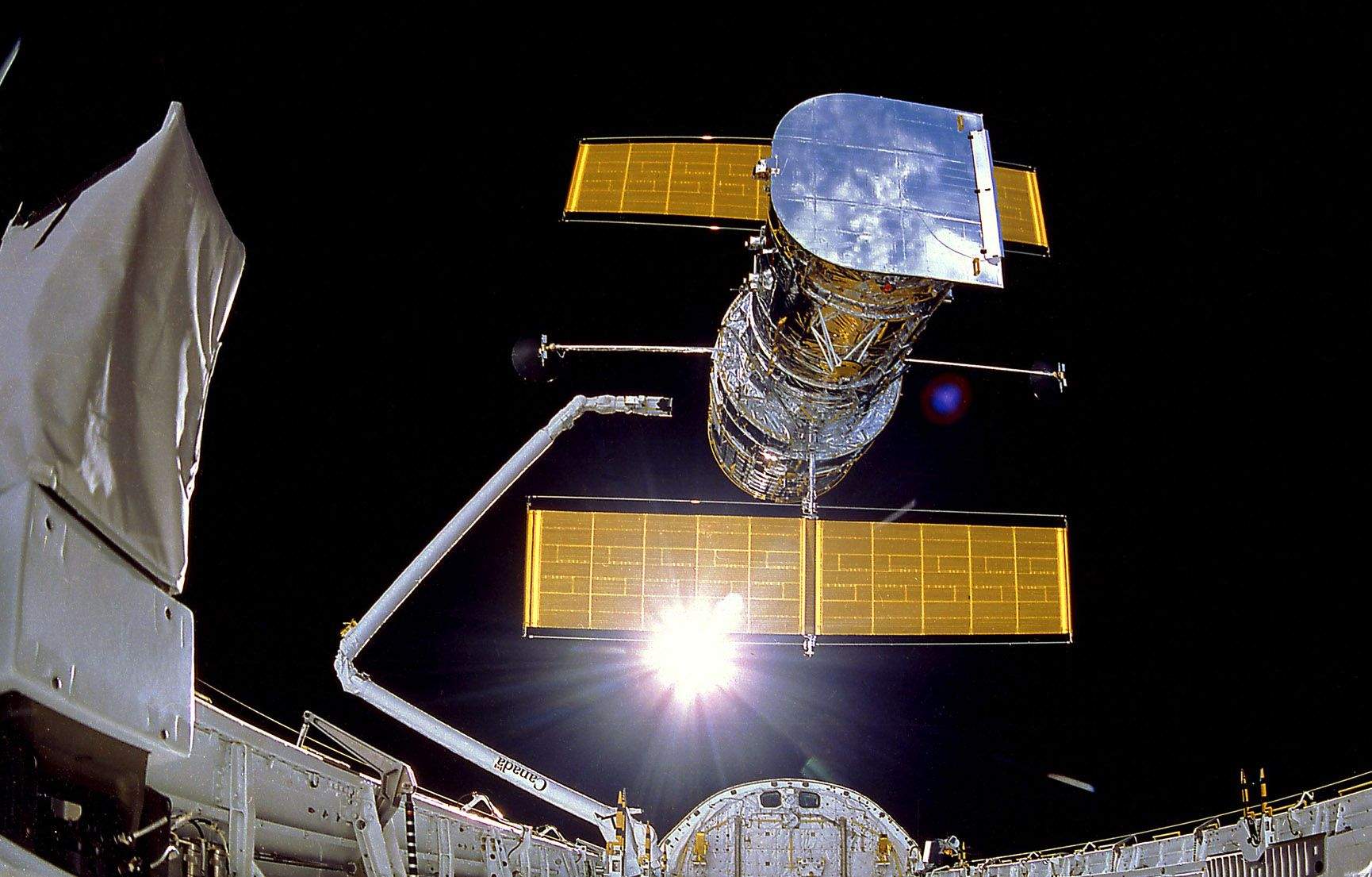 Desplegament del HST pel transbordador Discovery a l'abril del 1990 - Crèdit: NASA La portaveu del Sindicat, Rebeca Bonache.