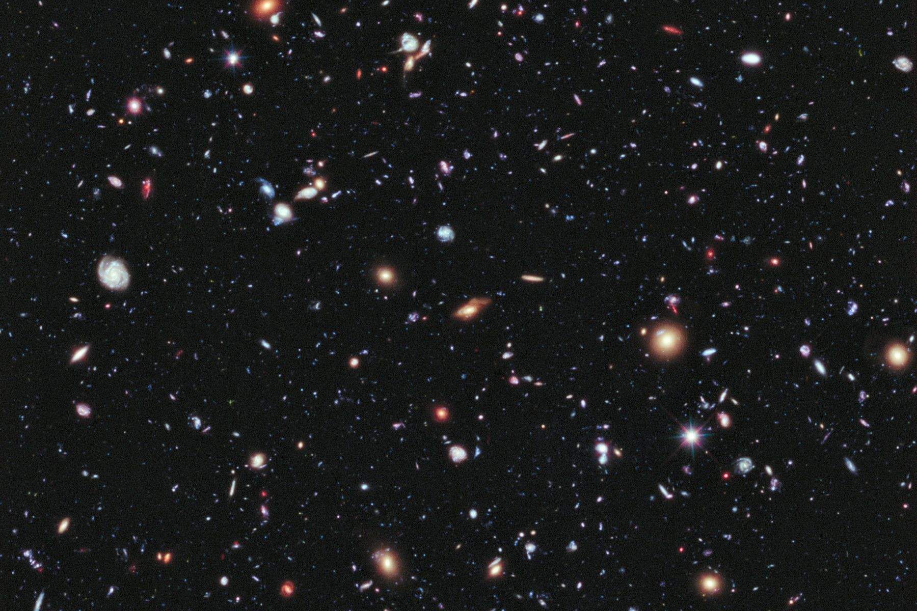 Part central del Hubble Extreme Deep Field amb milions de galàxies visibles - Crèdit: NASA, ESA La portaveu del Sindicat, Rebeca Bonache.