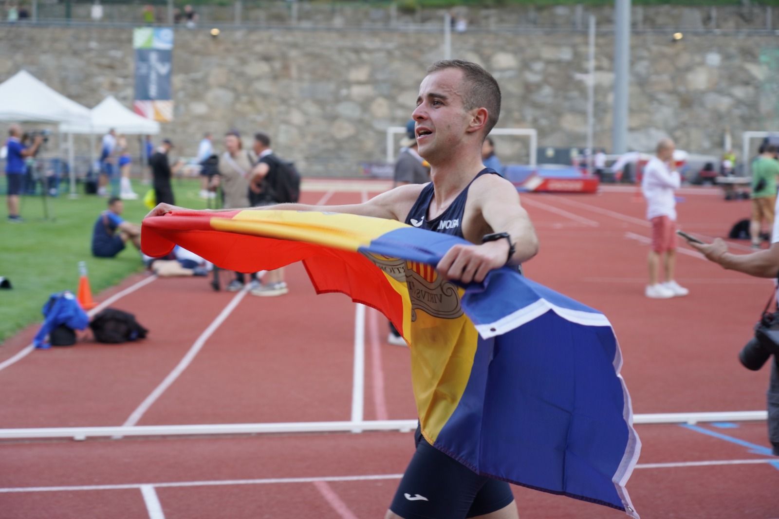 Carles Gómez, un cop ha aconseguit la tercera posició als 5.000m. Carles Gómez, un cop ha aconseguit la tercera posició als 5.000m.