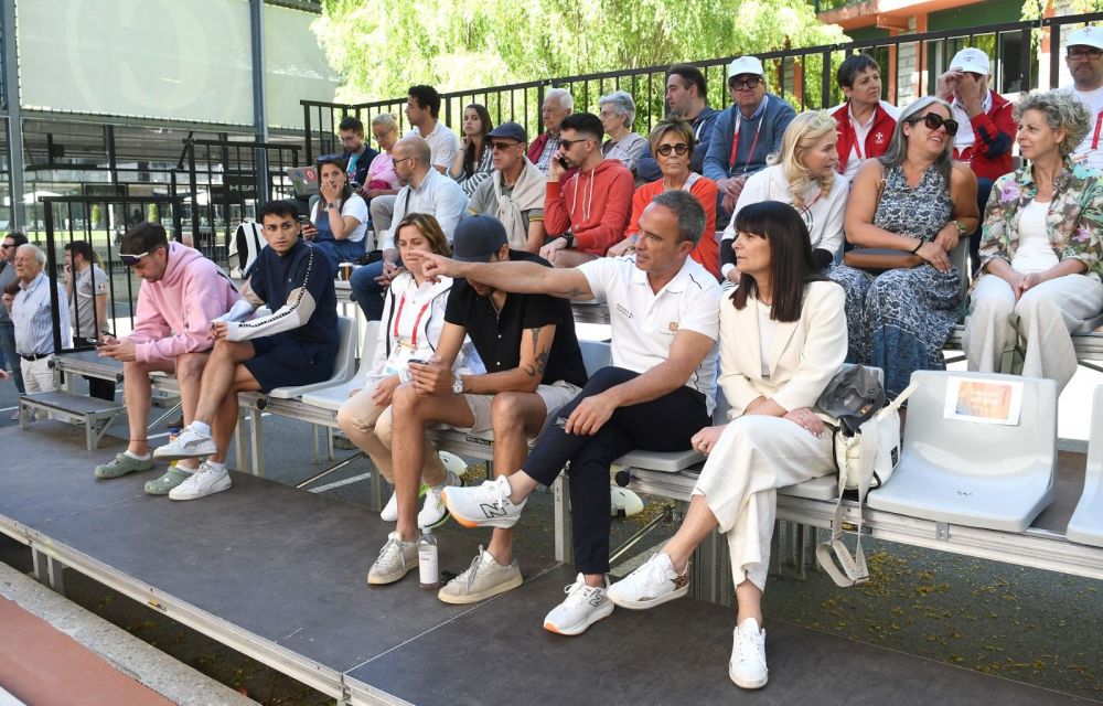La ministra d'Esports, Mònica Bonell, i el secretari d’Estat d'Esports, Alain Cabanes, mirant una de les competicions de tenis. La ministra d'Esports, Mònica Bonell, i el secretari d’Estat d'Esports, Alain Cabanes, mirant una de les competicions de tenis.