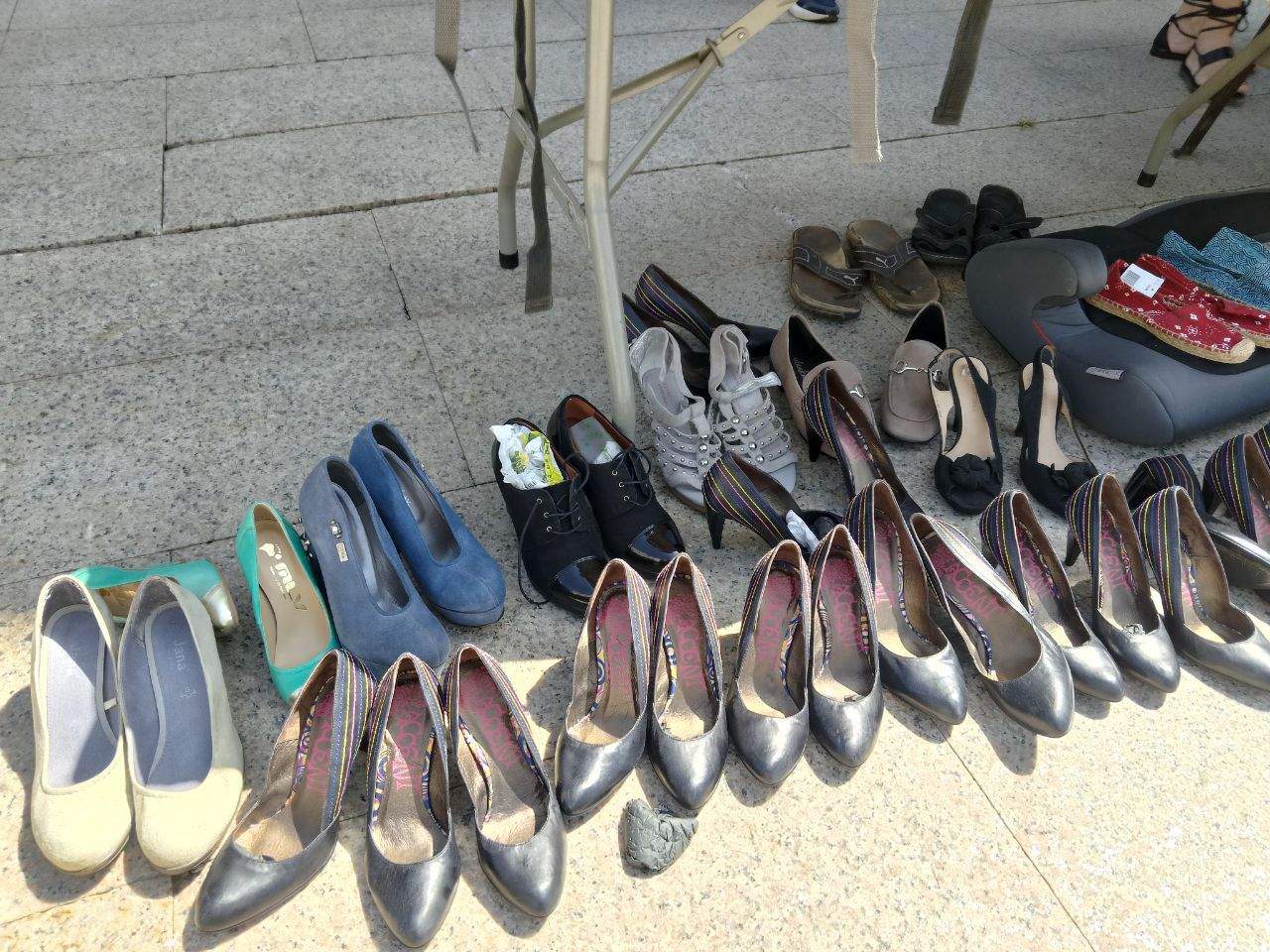 Força parades oferien calçat. Força parades oferien calçat.