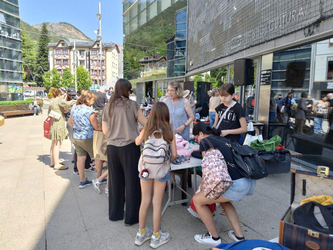 Una imatge d'una de les parades al mercat del 21 de juny. Una imatge d'una de les parades al mercat del 21 de juny.