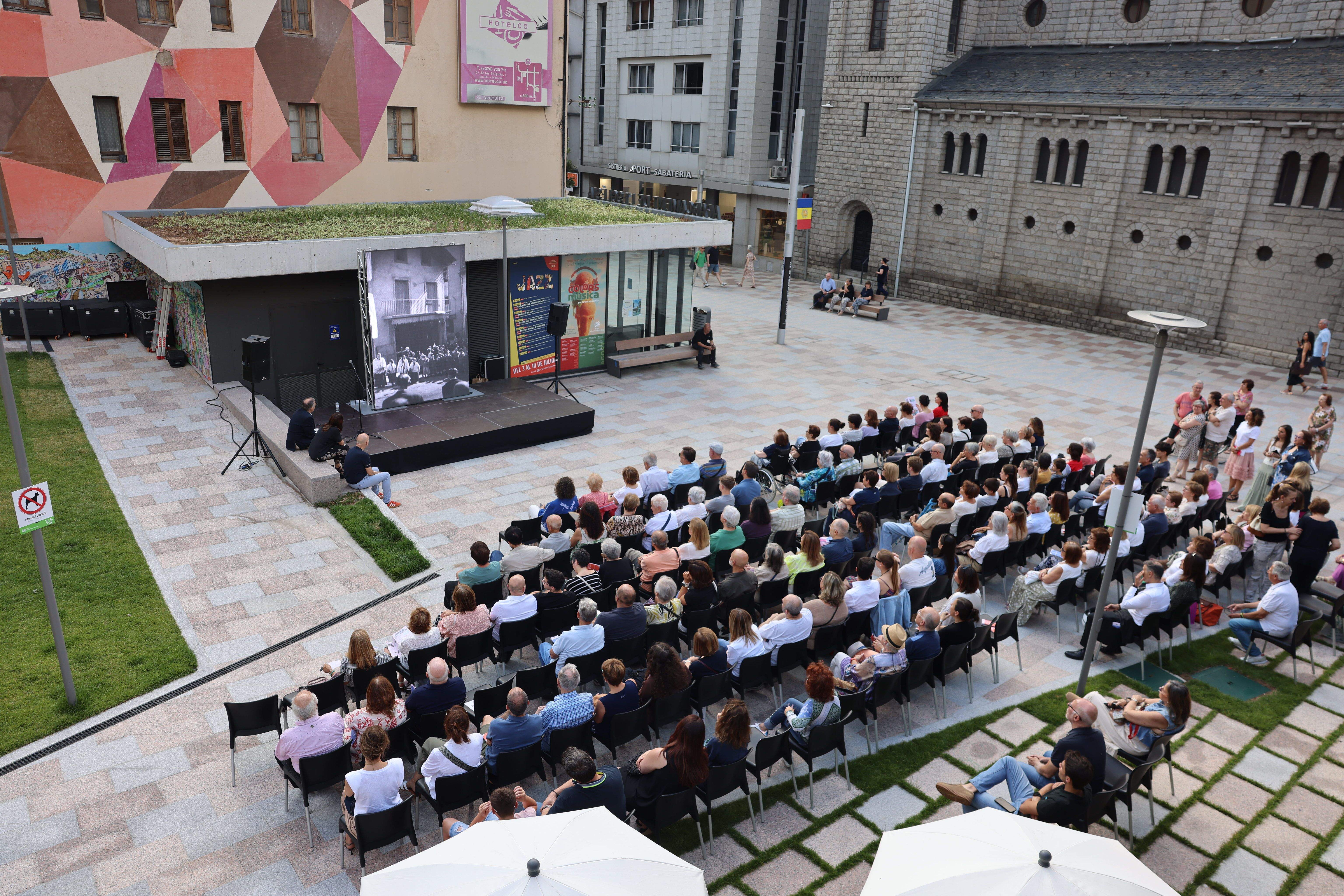 Un instant de la presentació del projecte 'Les cases tenen nom'.