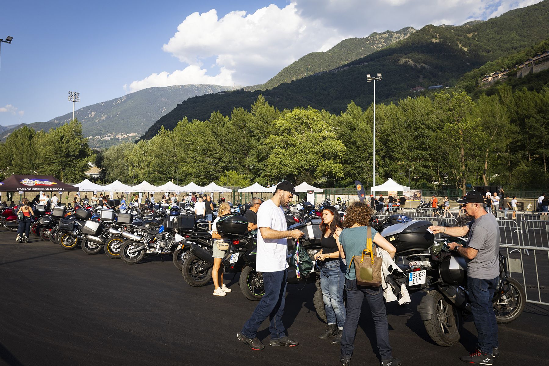 Primers assistents a la fira Motand 2025, a la nova zona de Canrodes. Primers assistents a la fira Motand 2025, a la nova zona de Canrodes.