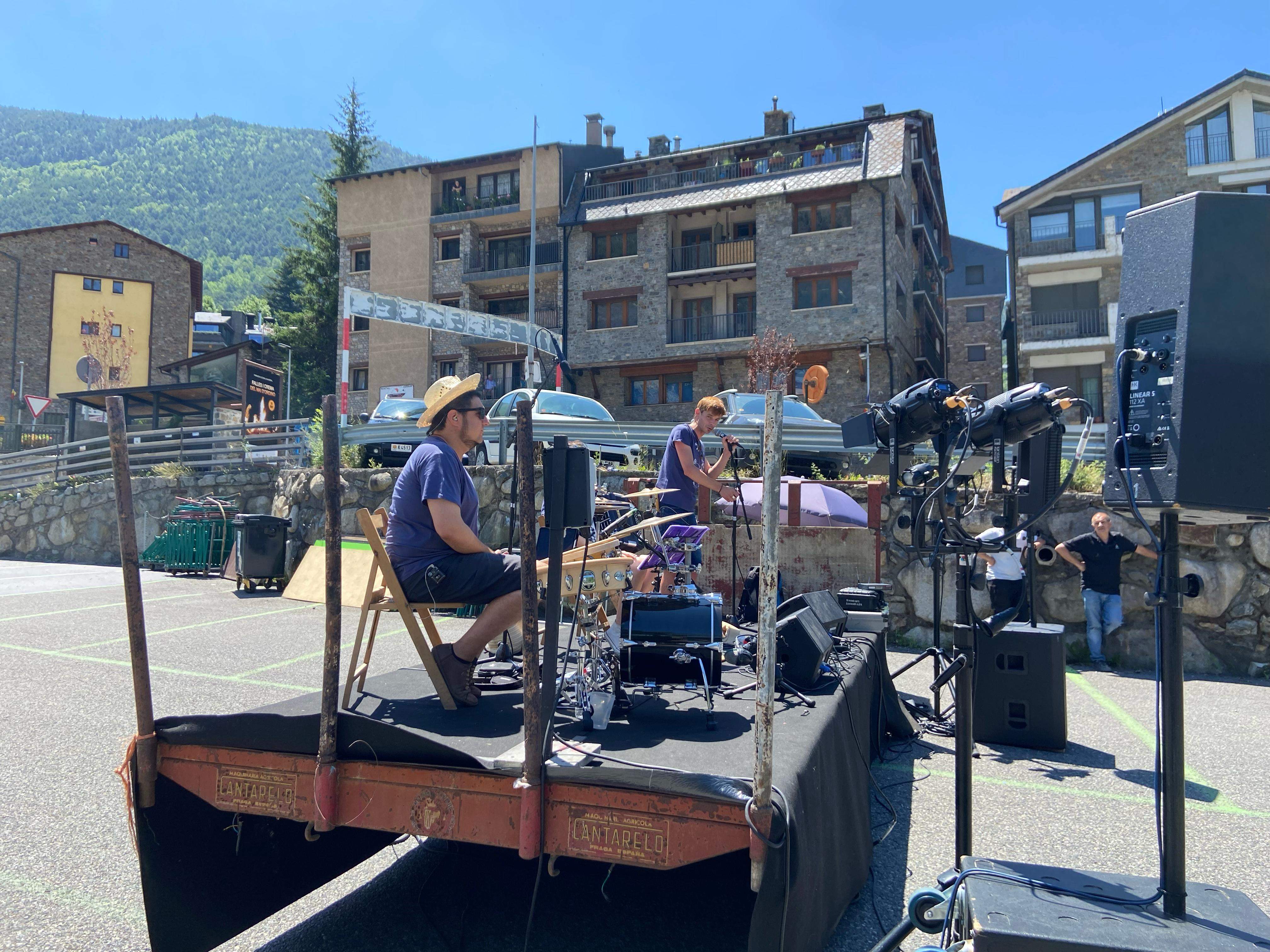 El Trio Daura ha posat música a la revetlla.