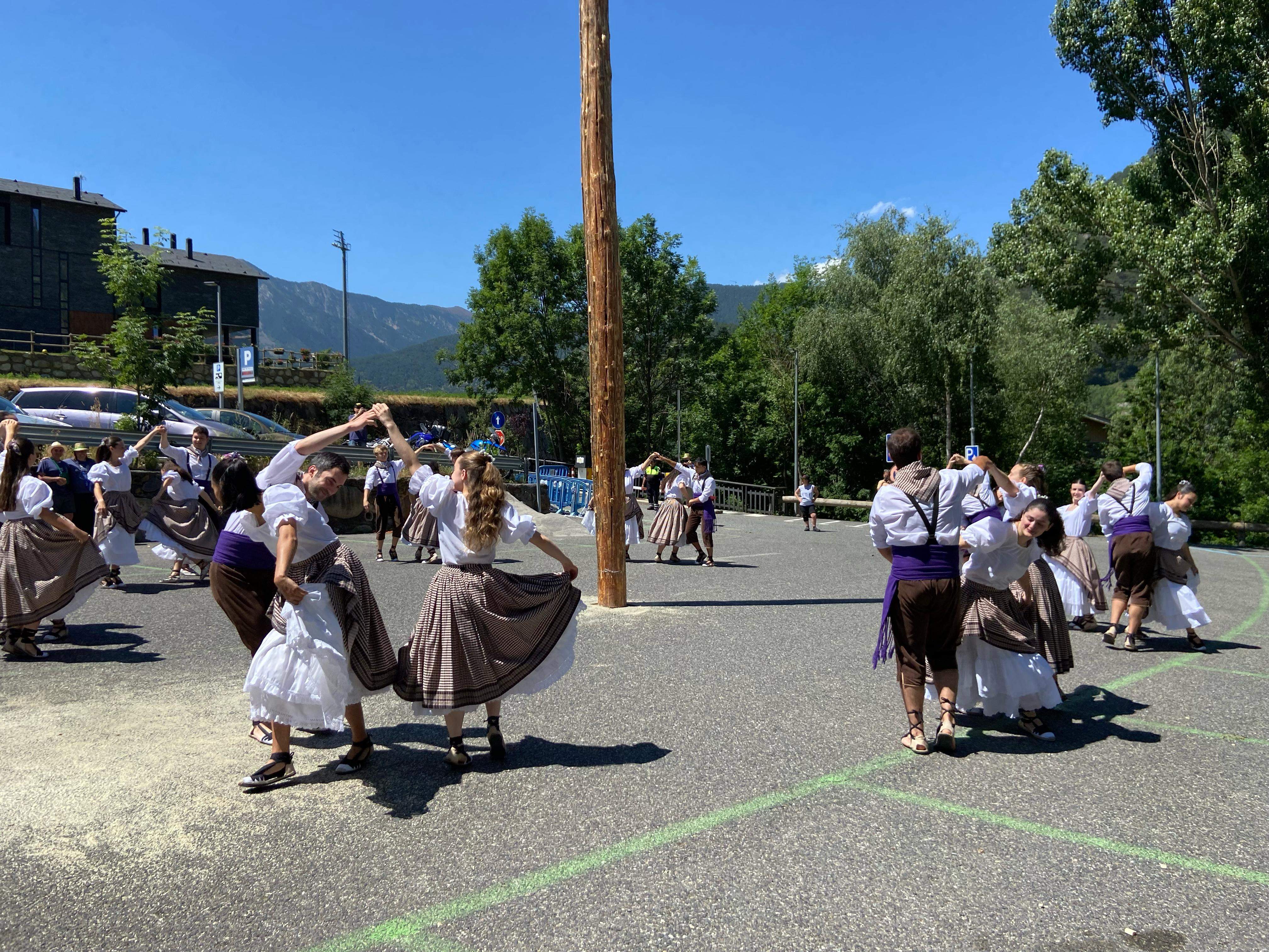 Més balls tradicionals de l'esbart.