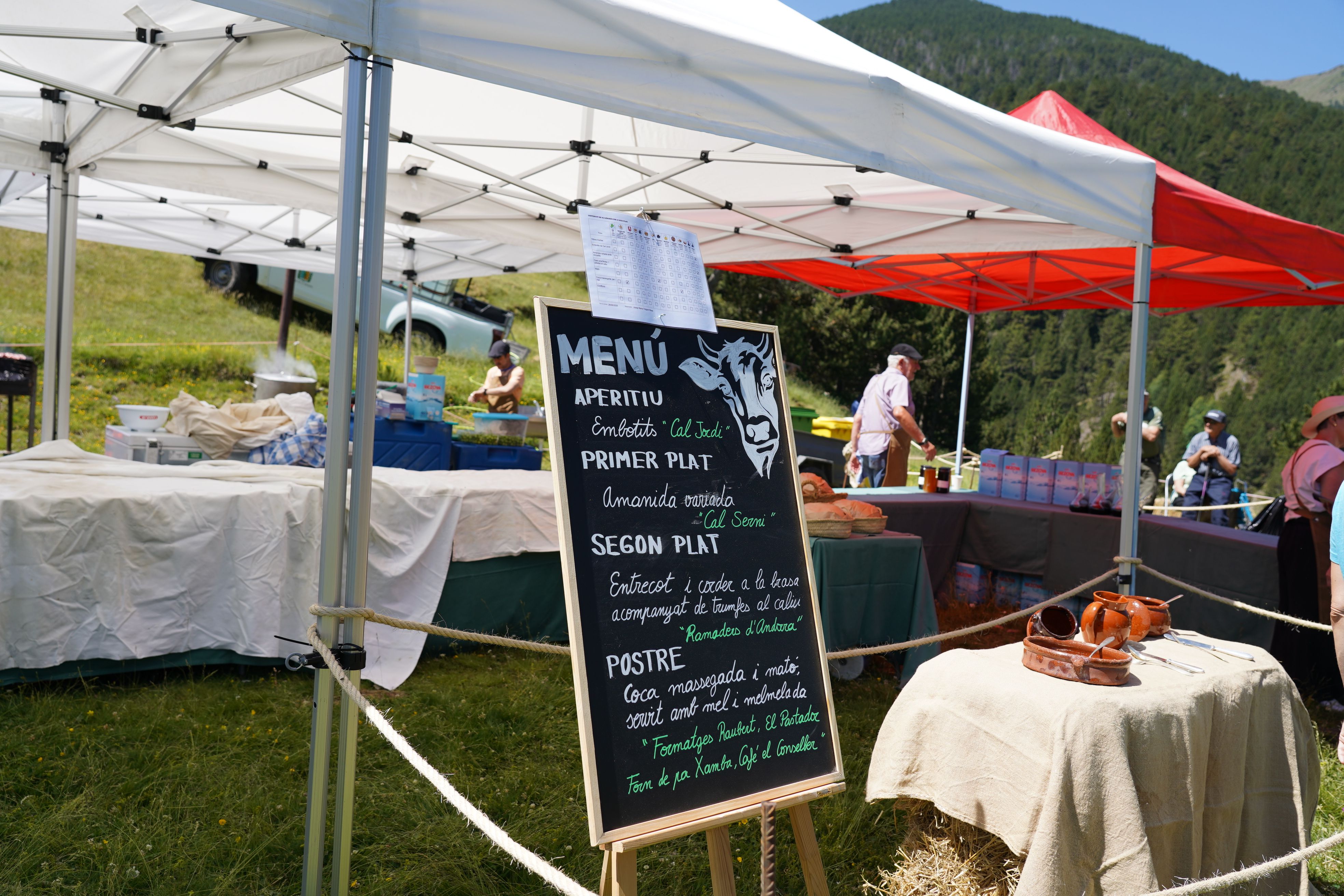 El menú del dinar popular. El menú del dinar popular.