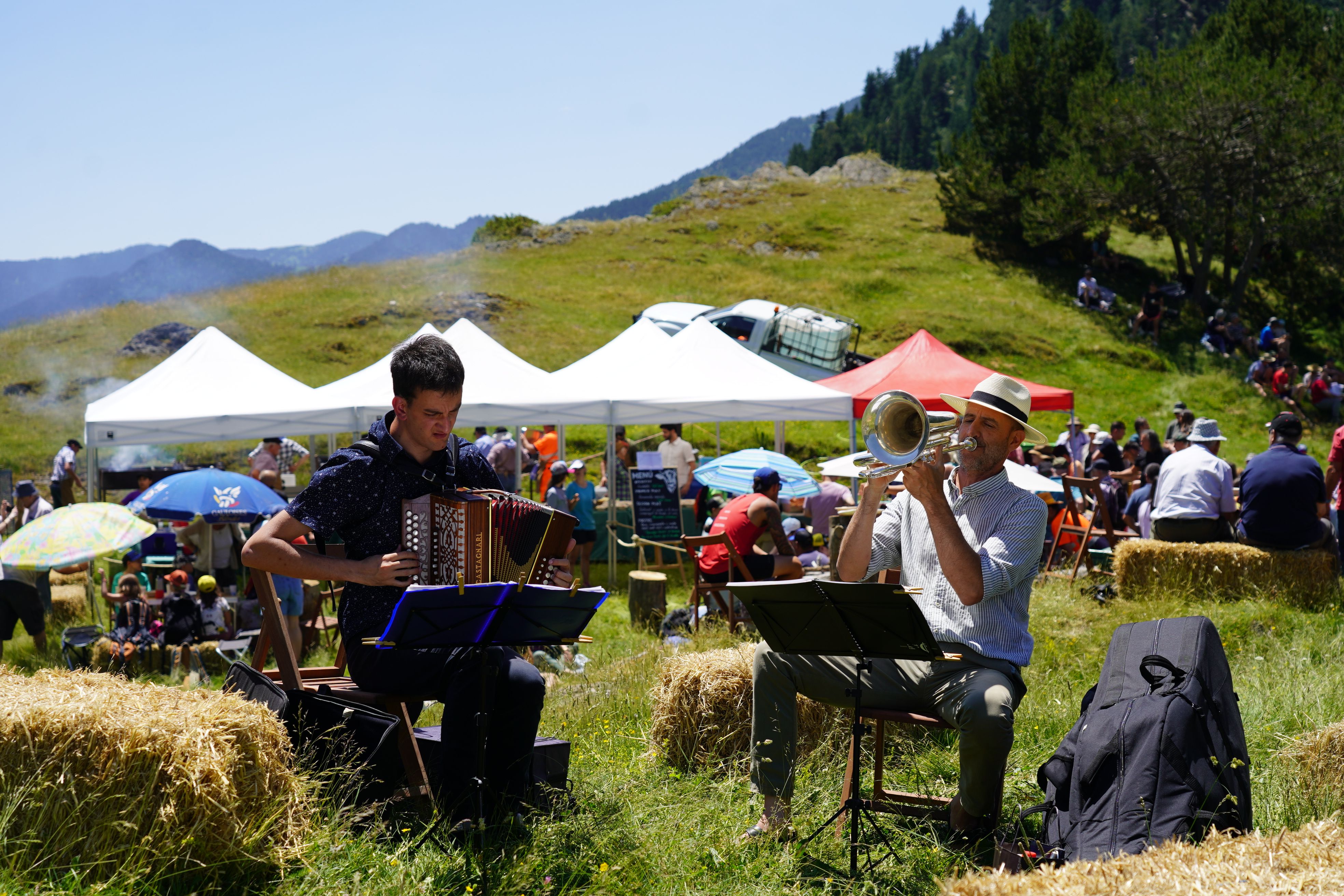 Els músics acompanyant la jornada. Els músics acompanyant la jornada.