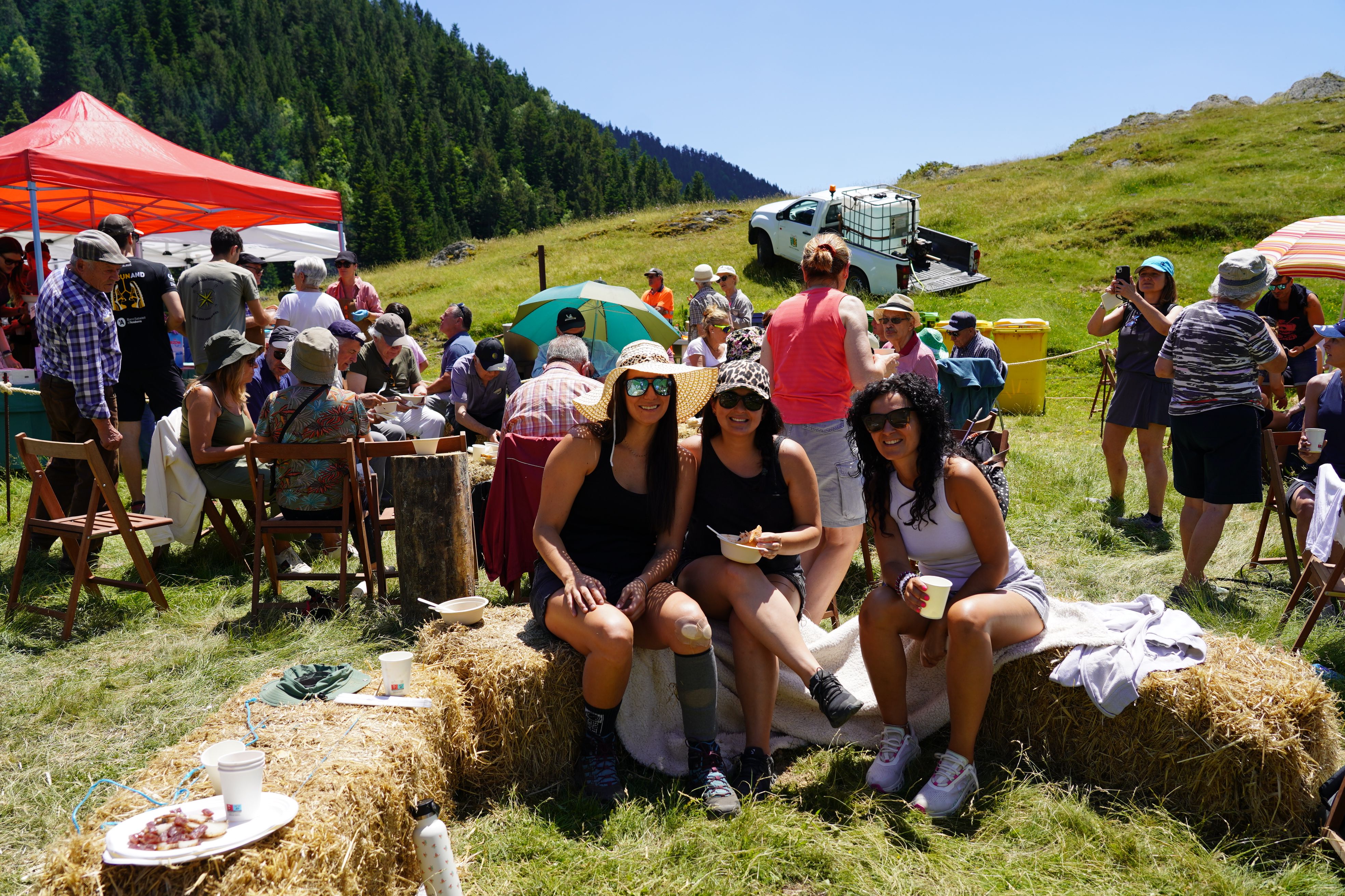 Un moment del dinar popular. Un moment del dinar popular.