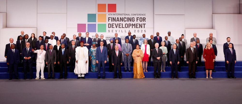 Fotografia de família dels participants en el debat general de la IV Conferència internacional sobre el finançament per al desenvolupament. Fotografia de família dels participants en el debat general de la IV Conferència internacional sobre el finançament per al desenvolupament.