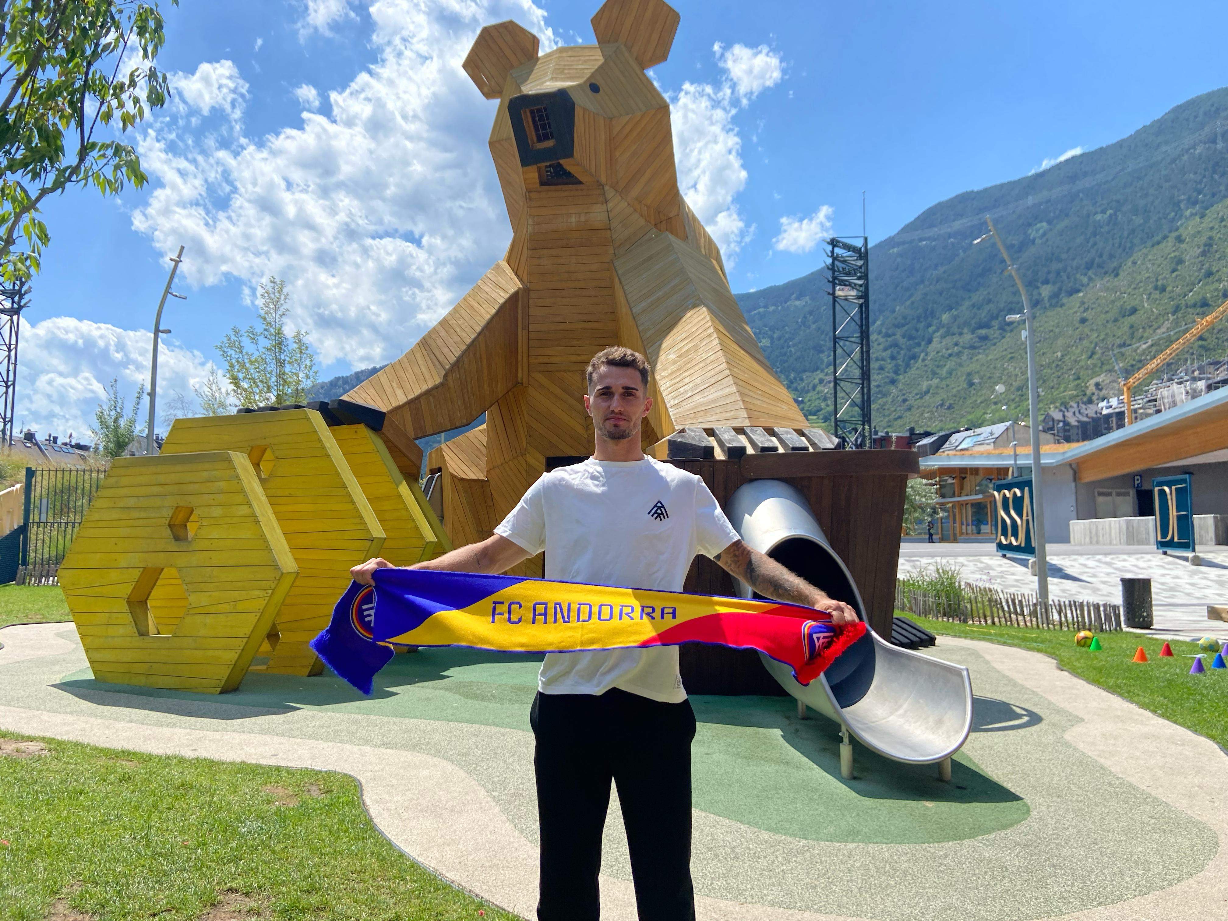 El francès Thomas Carrique, just davant de l'ossa a Encamp. El francès Thomas Carrique, just davant de l'ossa a Encamp.