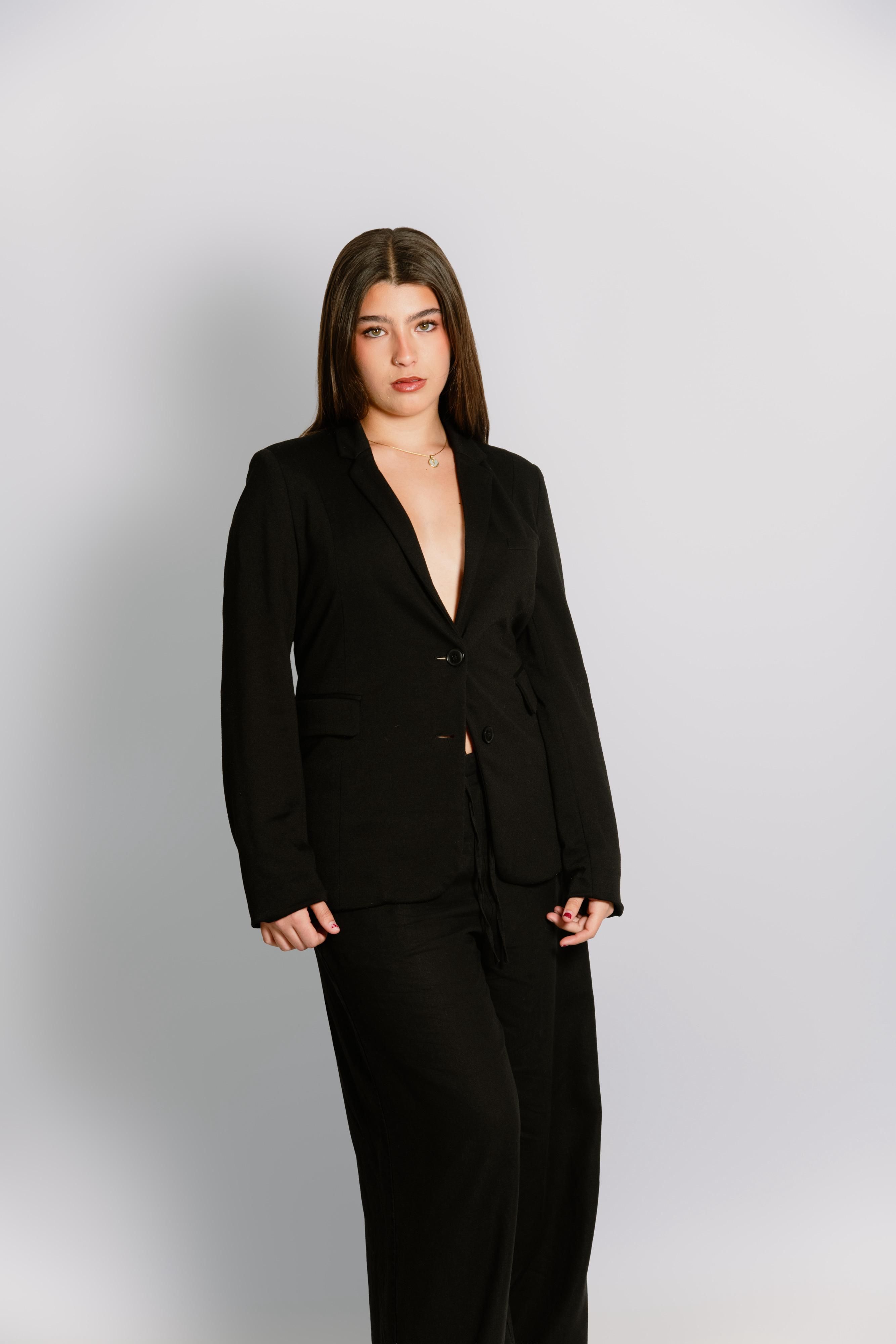 L'artista Enya Pereira. L'artista Enya Pereira.