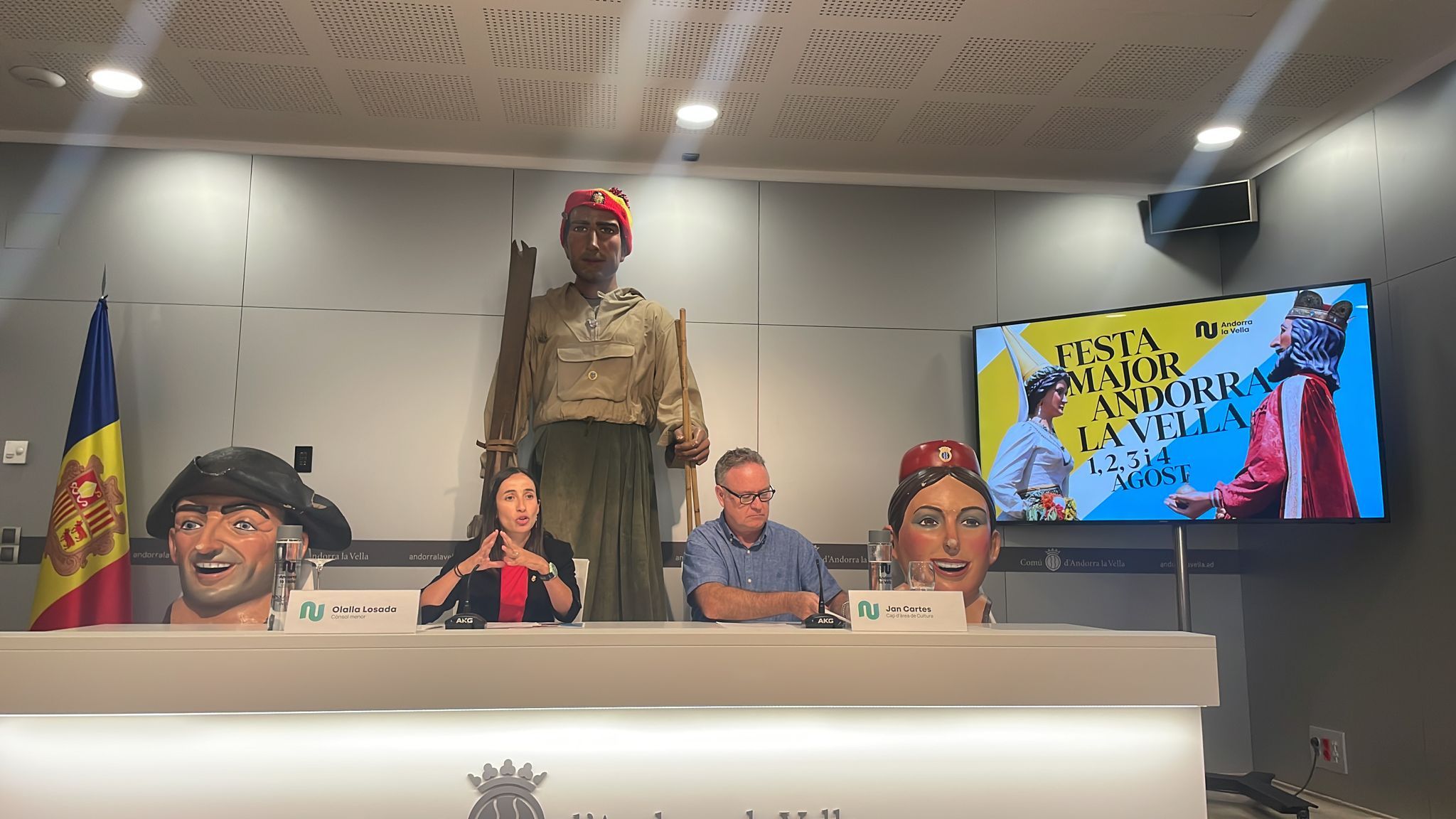 La cònsol menor, Olalla Losada, i el cap de Cultura, Jan Cartes.