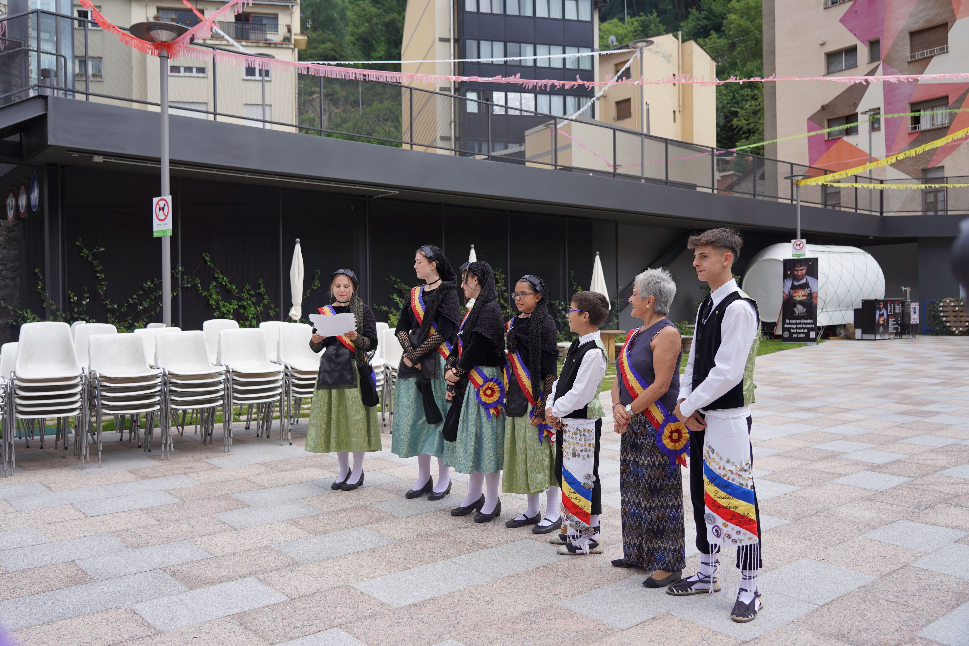 El pubillatge de la parròquia dona el tret de sortida a la festa major. El pubillatge de la parròquia dona el tret de sortida a la festa major.
