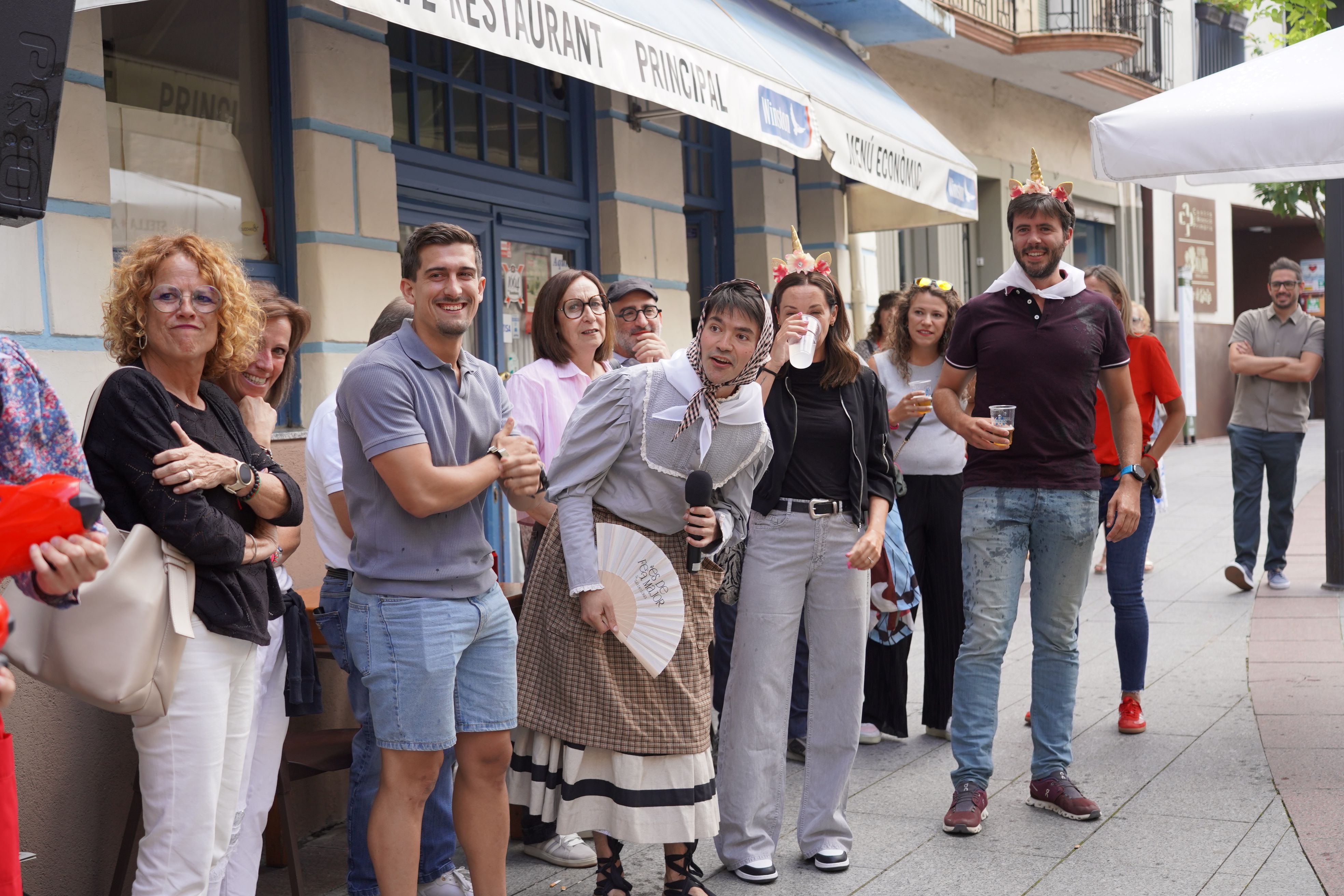 Les autoritats esperant l’inici de la gimcana. Les autoritats esperant l’inici de la gimcana.