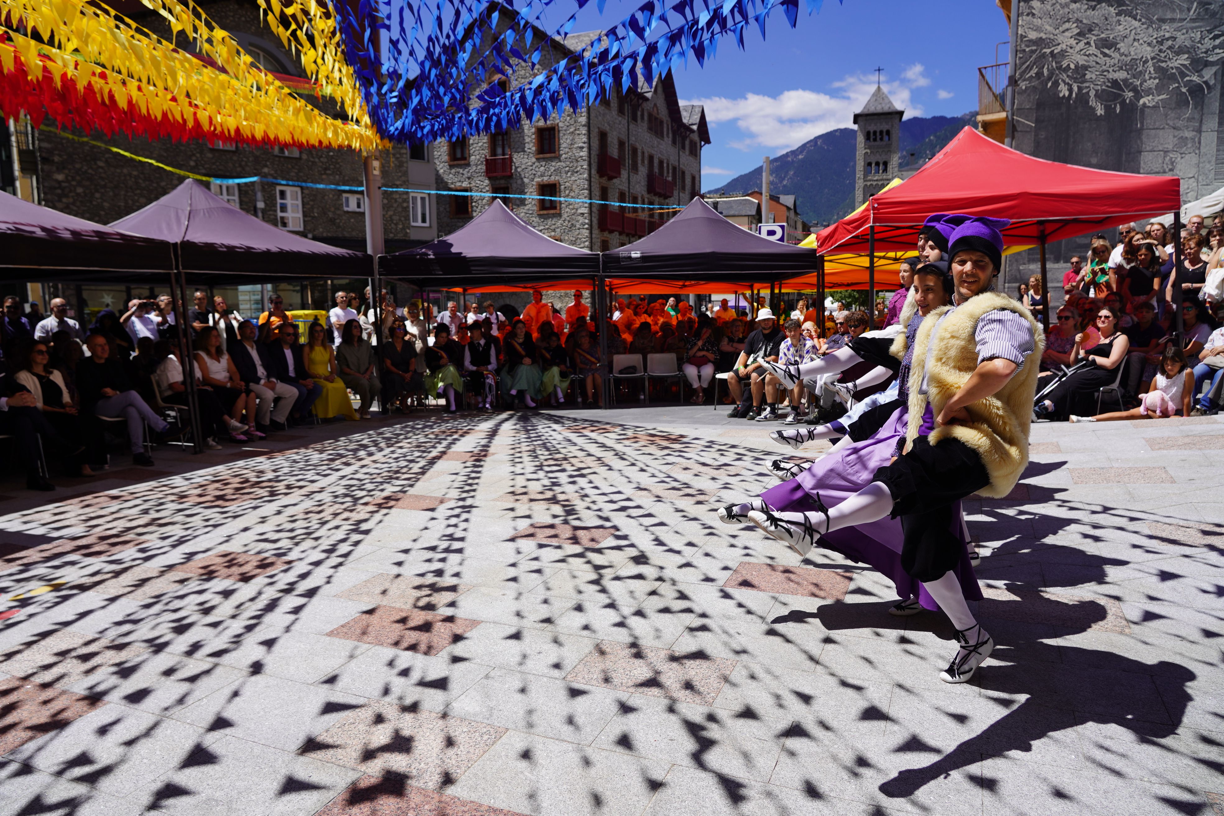 Un dels balls que s'han ofert. Un dels balls que s'han ofert.