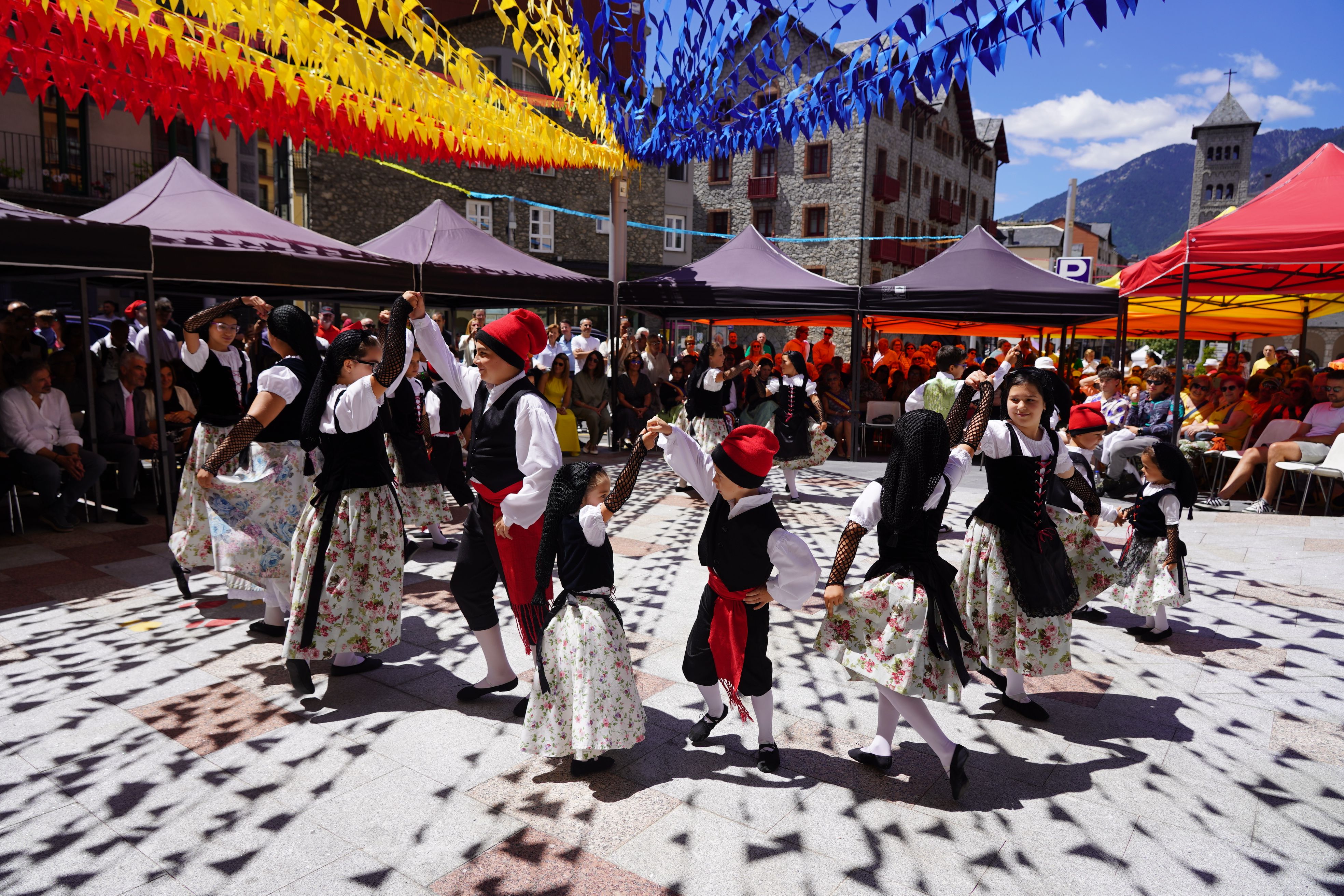 Un altre moment de l'actuació. Un altre moment de l'actuació.