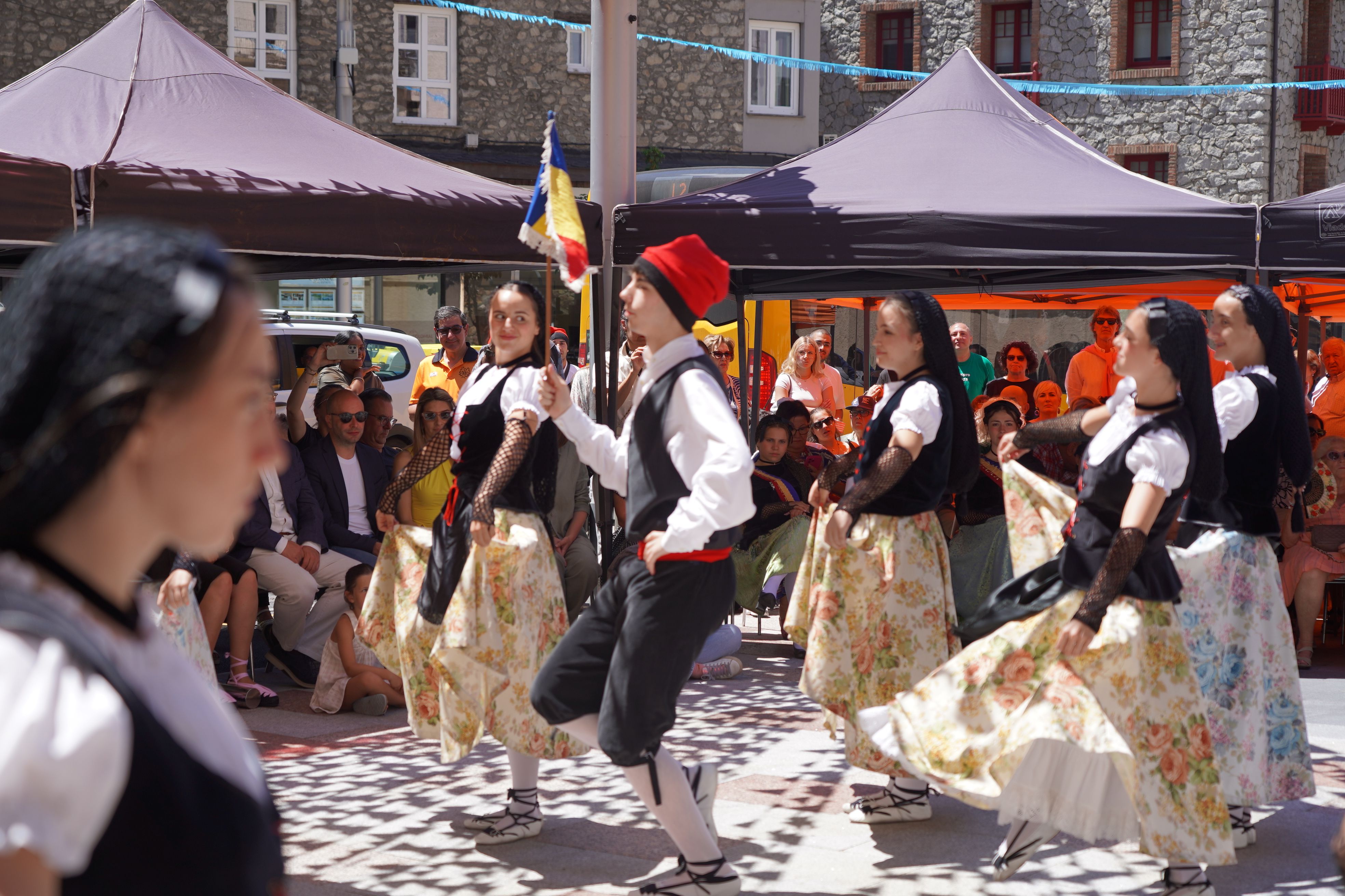 La bandera andorrana també ha estat protagonista. La bandera andorrana també ha estat protagonista.