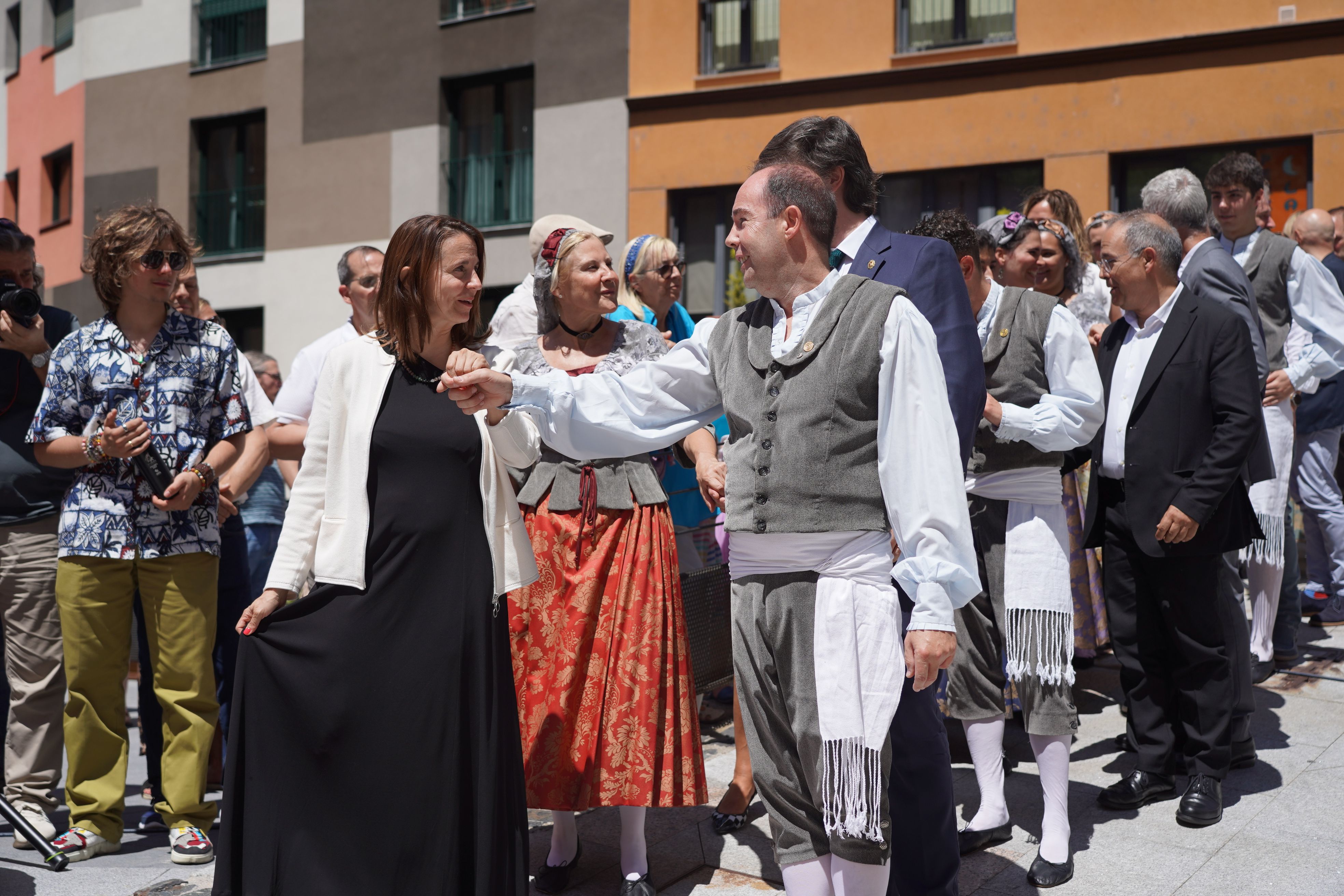 Gili, preparada per saltar a ballar. Gili, preparada per saltar a ballar.