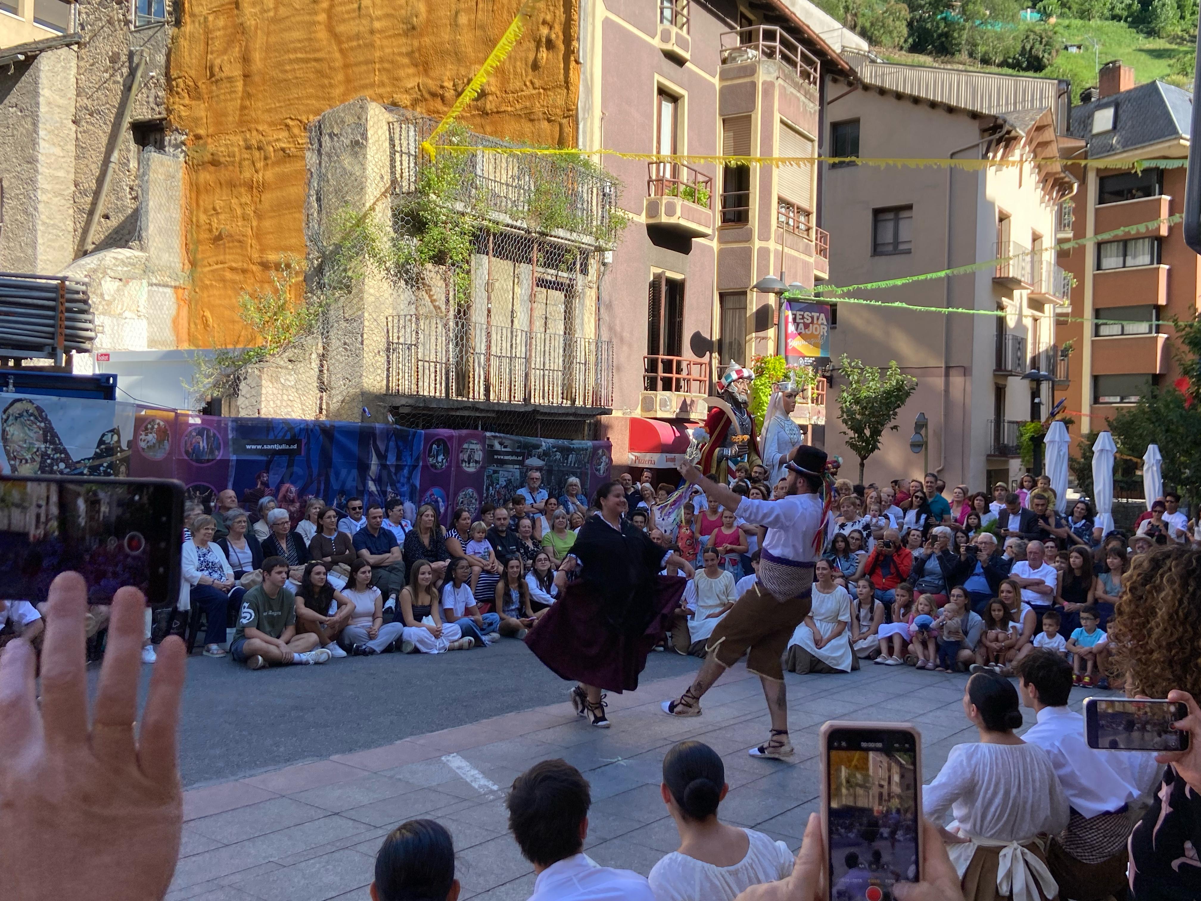 Tothom pendent d'un dels balls més importants.