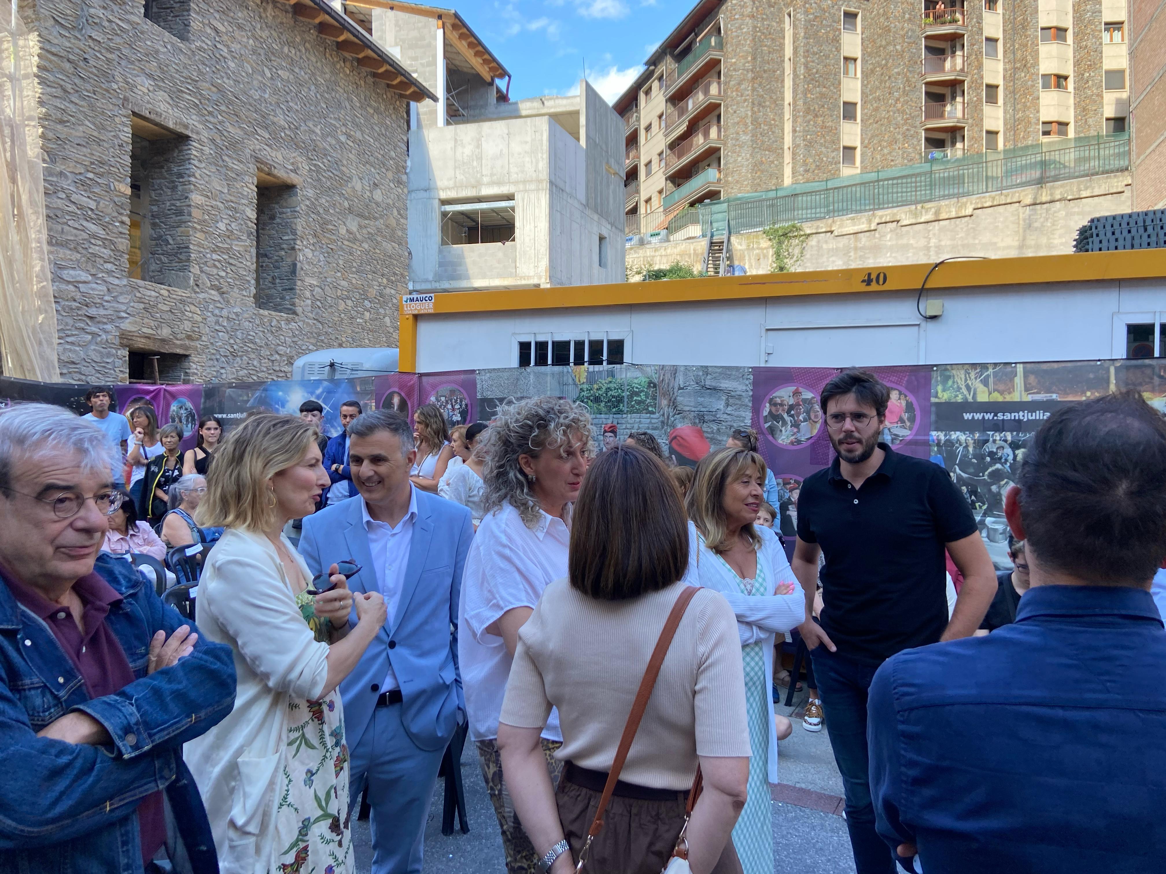 Diversos representants polítics, abans de començar.