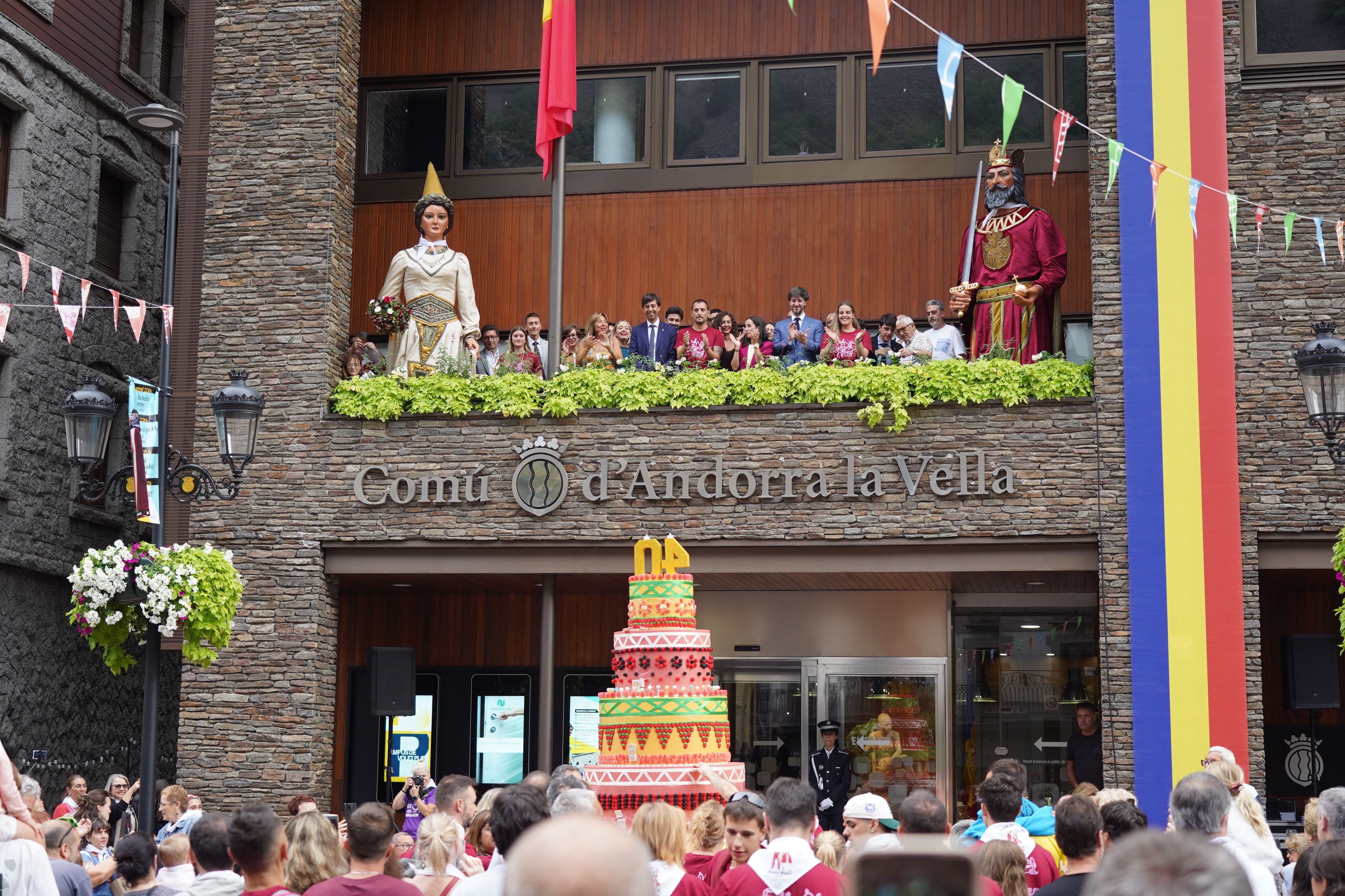 El pastís d'aniversari pels 40 anys dels gegants. El pastís d'aniversari pels 40 anys dels gegants.