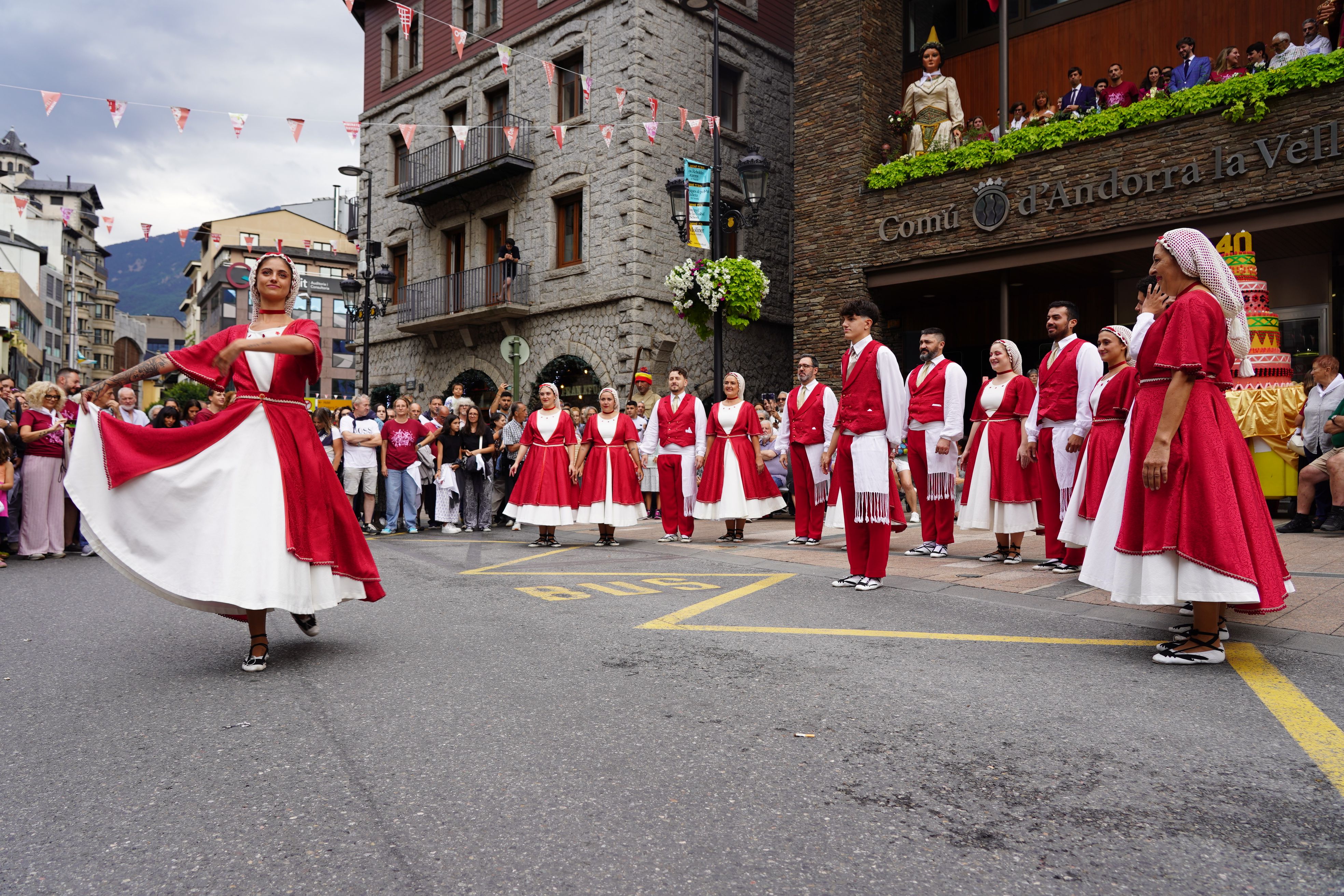 Un moment de la dansa del pregó. Un moment de la dansa del pregó.