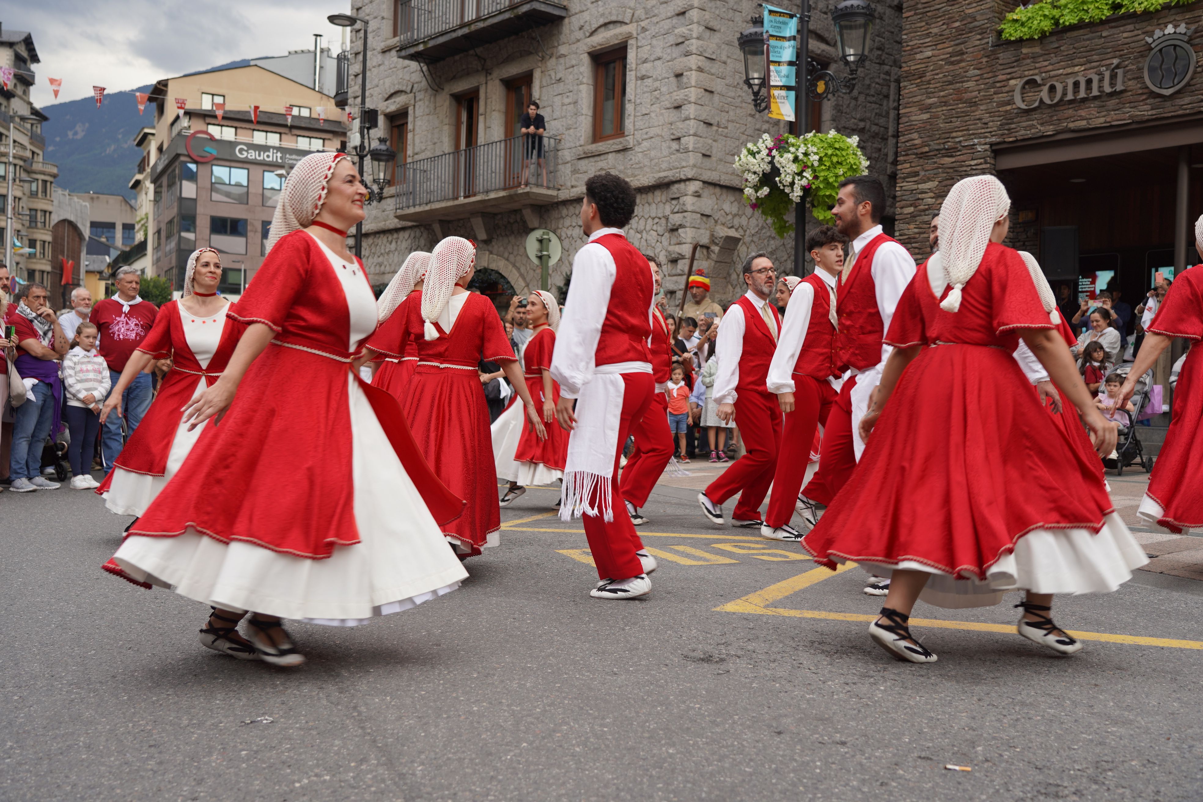 Un moment de la dansa del pregó. Un moment de la dansa del pregó.