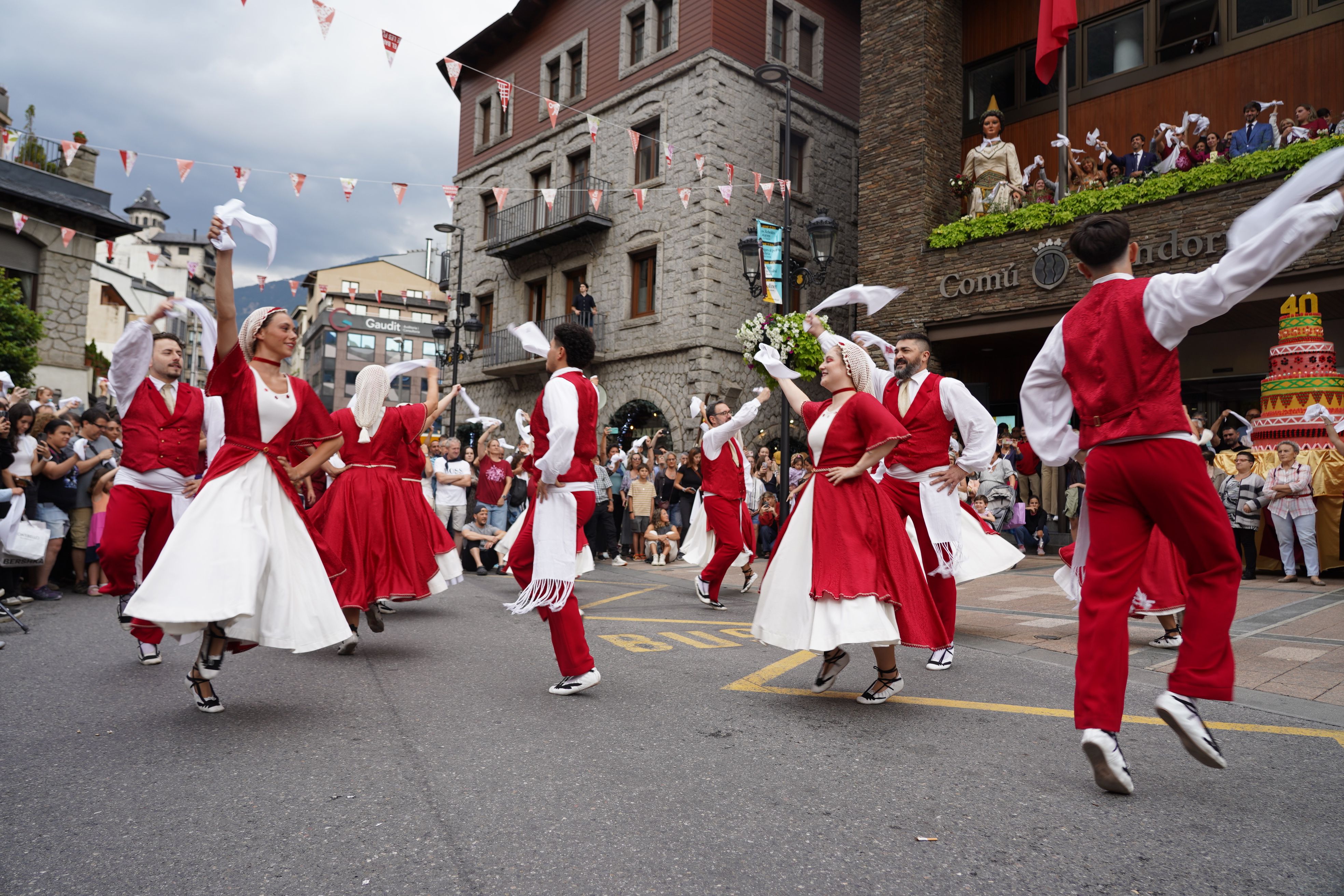 Un moment de la dansa del pregó. Un moment de la dansa del pregó.