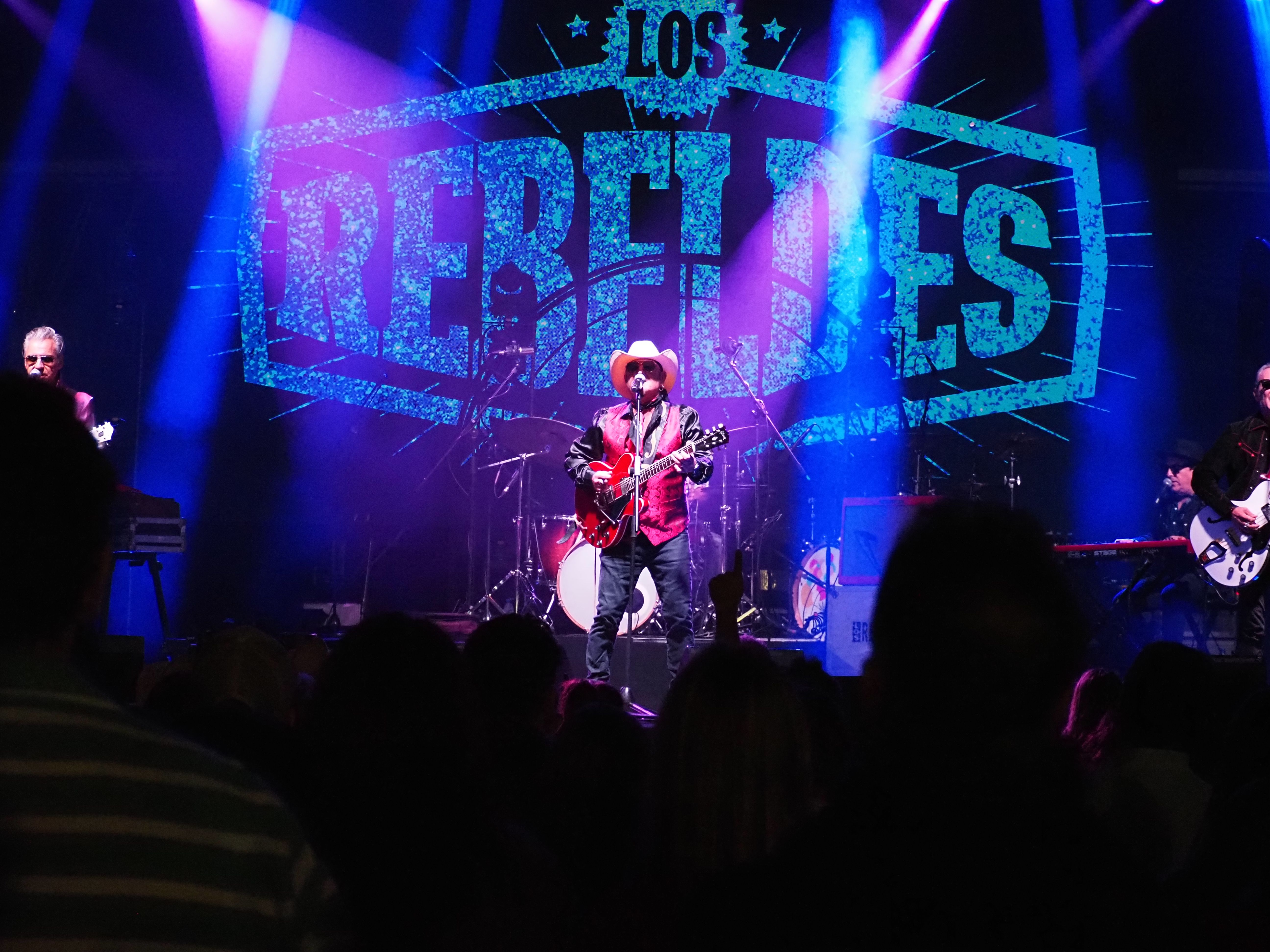 Un instant del concert de Los Rebeldes. Un instant del concert de Los Rebeldes.