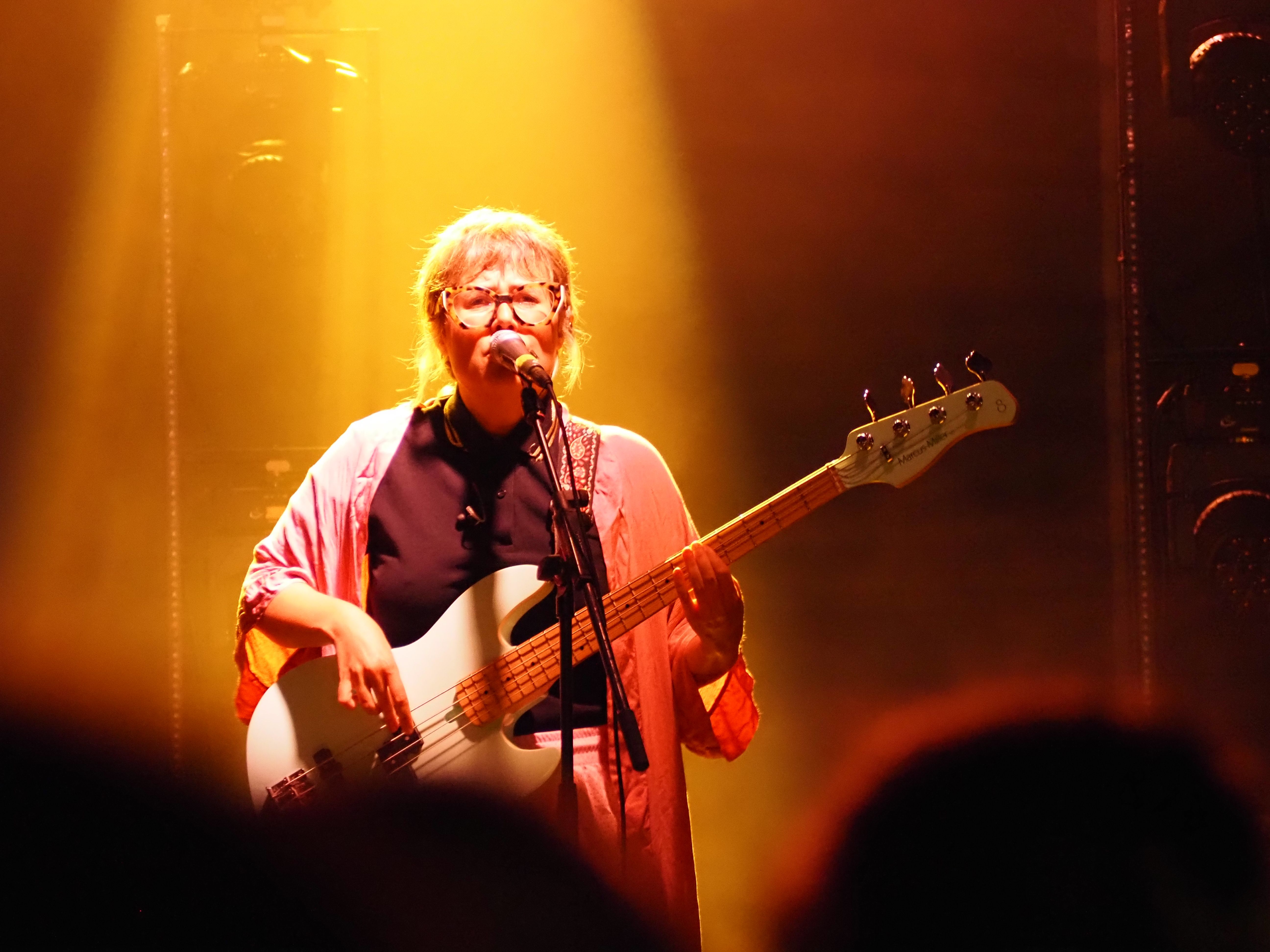 Roser Cruells durant el concerts d'Els Catarres. Roser Cruells durant el concerts d'Els Catarres.