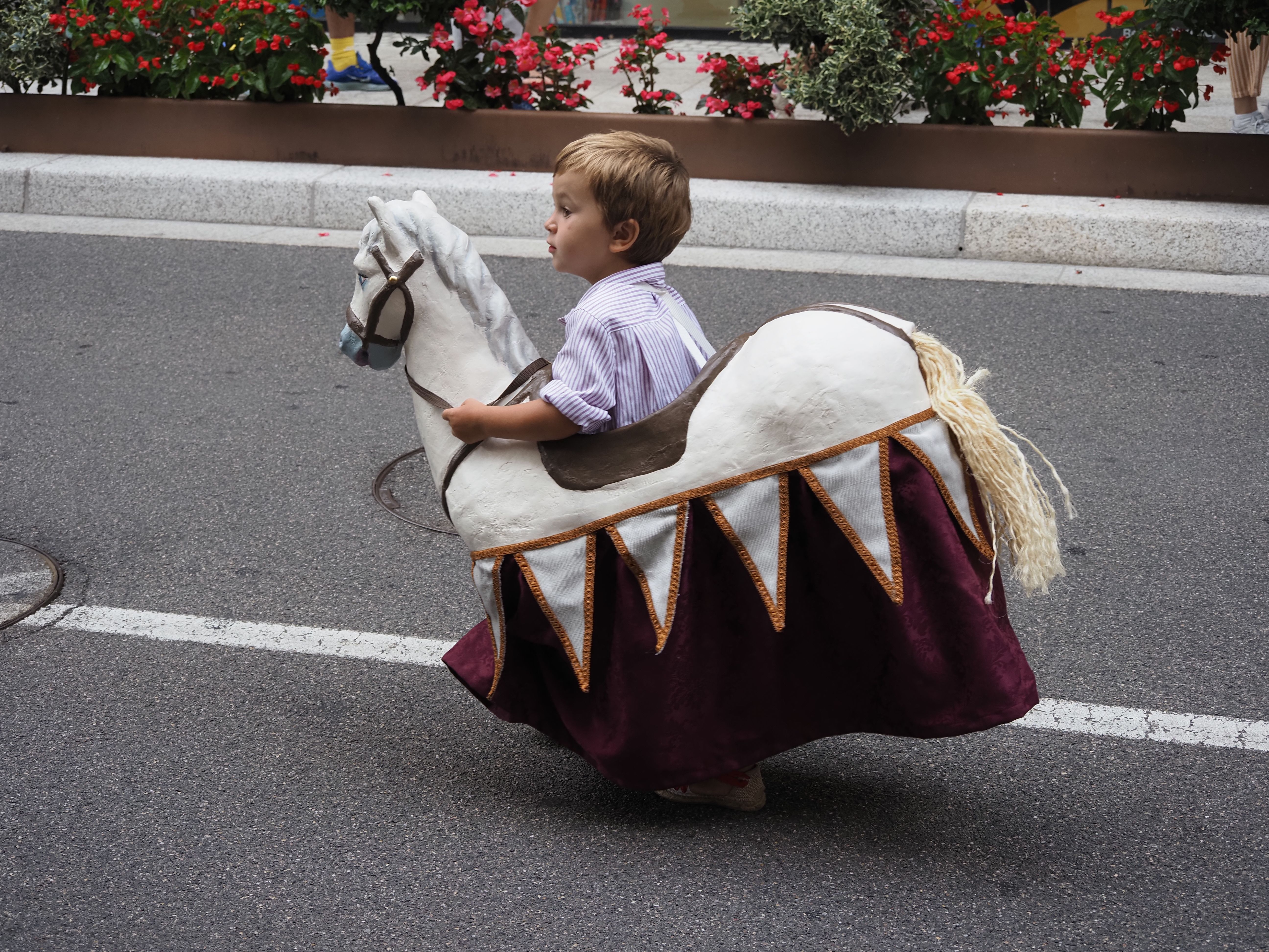 Un dels infants participants a la cercavila de gegants. Un dels infants participants a la cercavila de gegants.