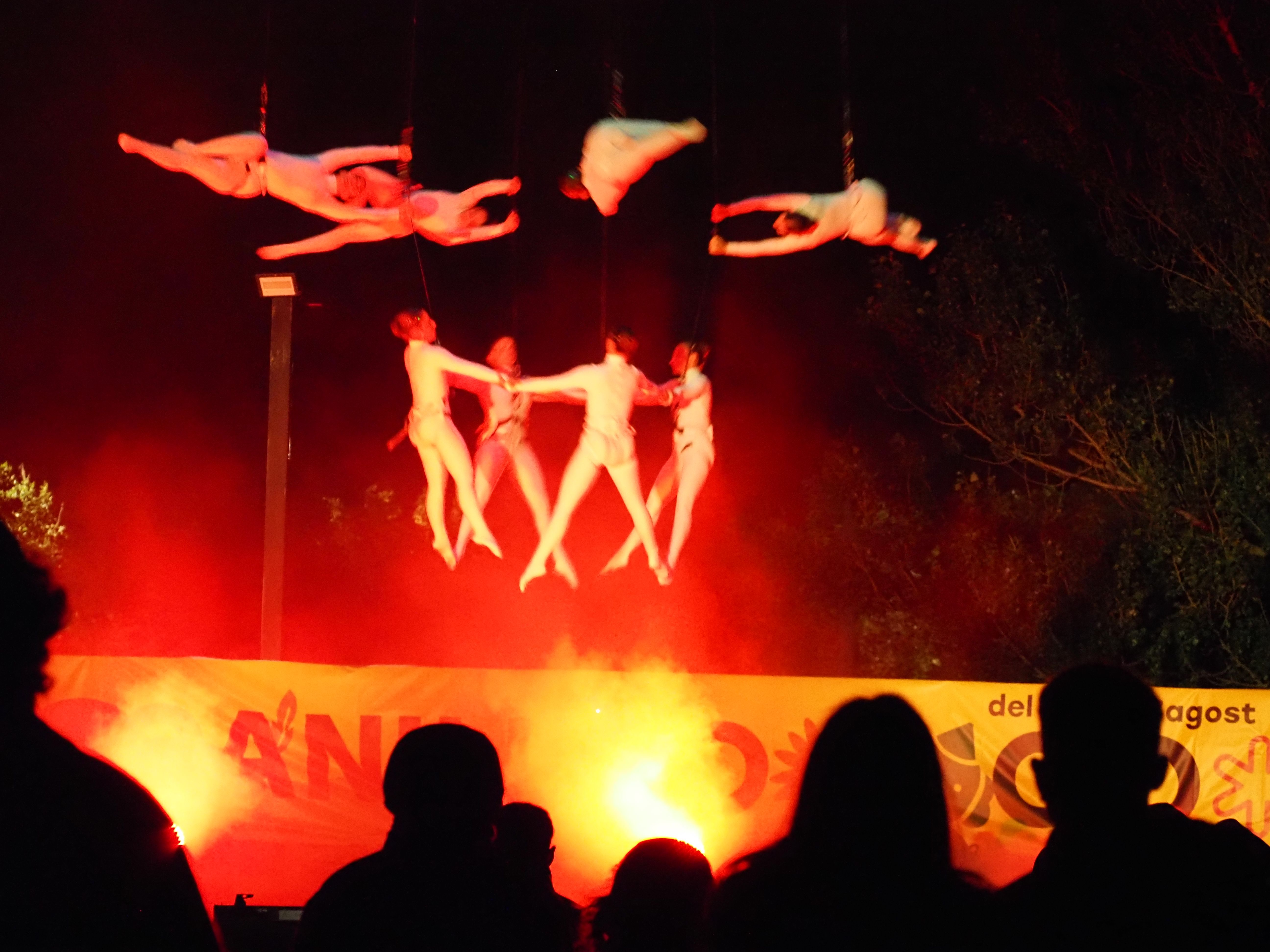 El públic no s'ha perdut l'actuació a l'antic càmping Pla.