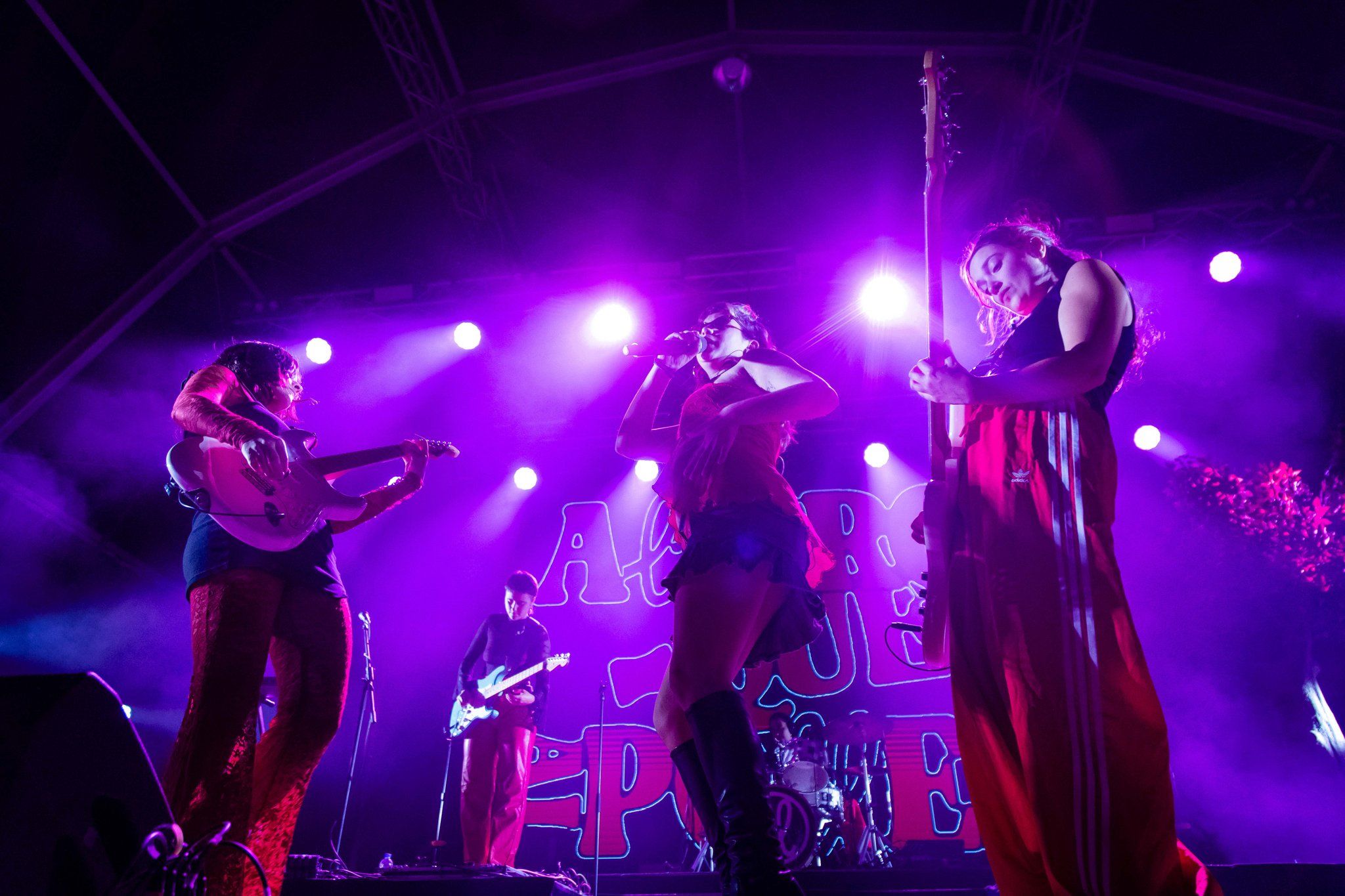 Al·lèrgiques al Pol·len va portar la seva música fusió, que va fer les delícies dels més joves. Al·lèrgiques al Pol·len va portar la seva música fusió, que va fer les delícies dels més joves.