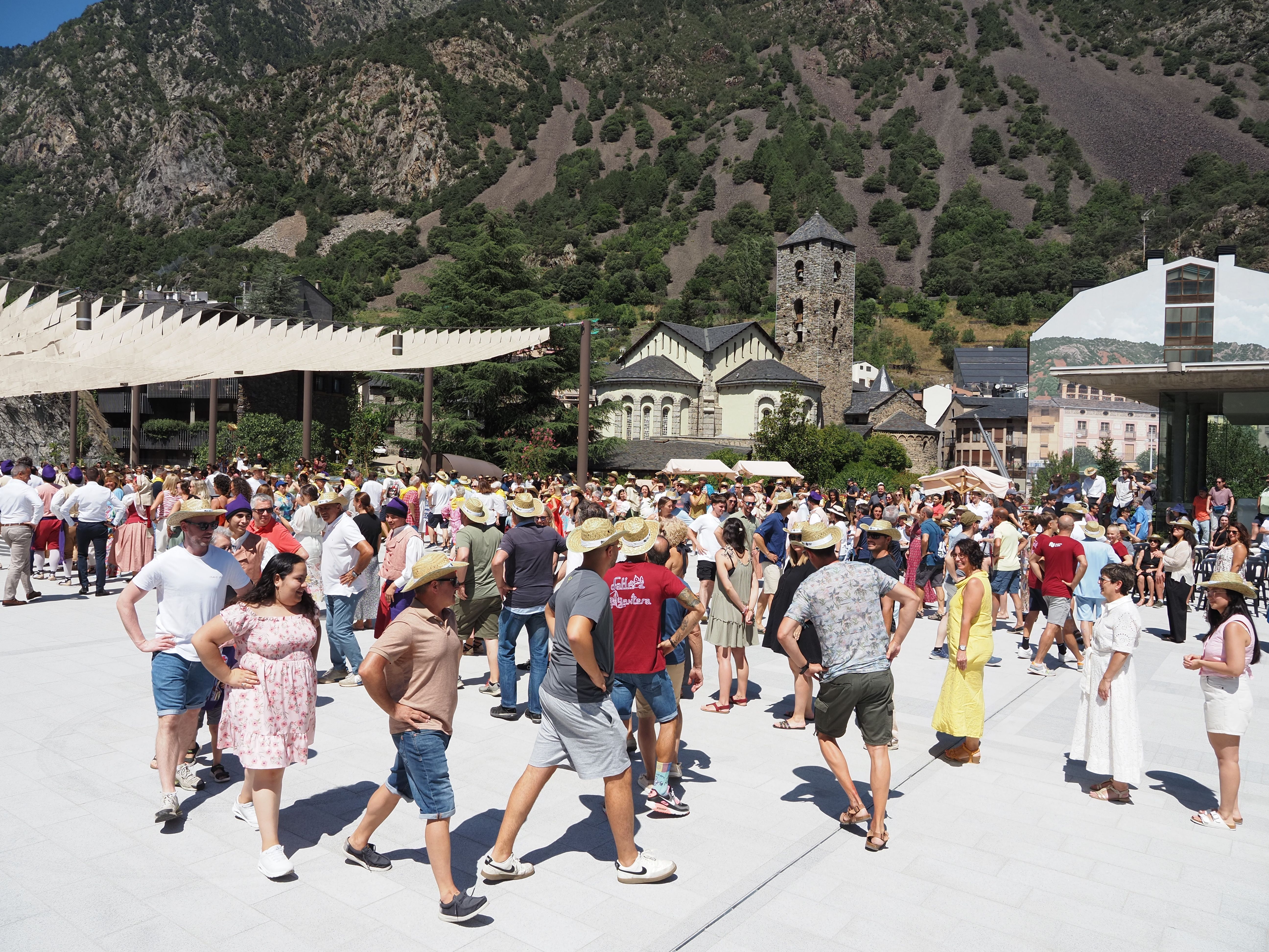 Ball del Contrapàs amb participació dels ciutadans. Ball del Contrapàs amb participació dels ciutadans.