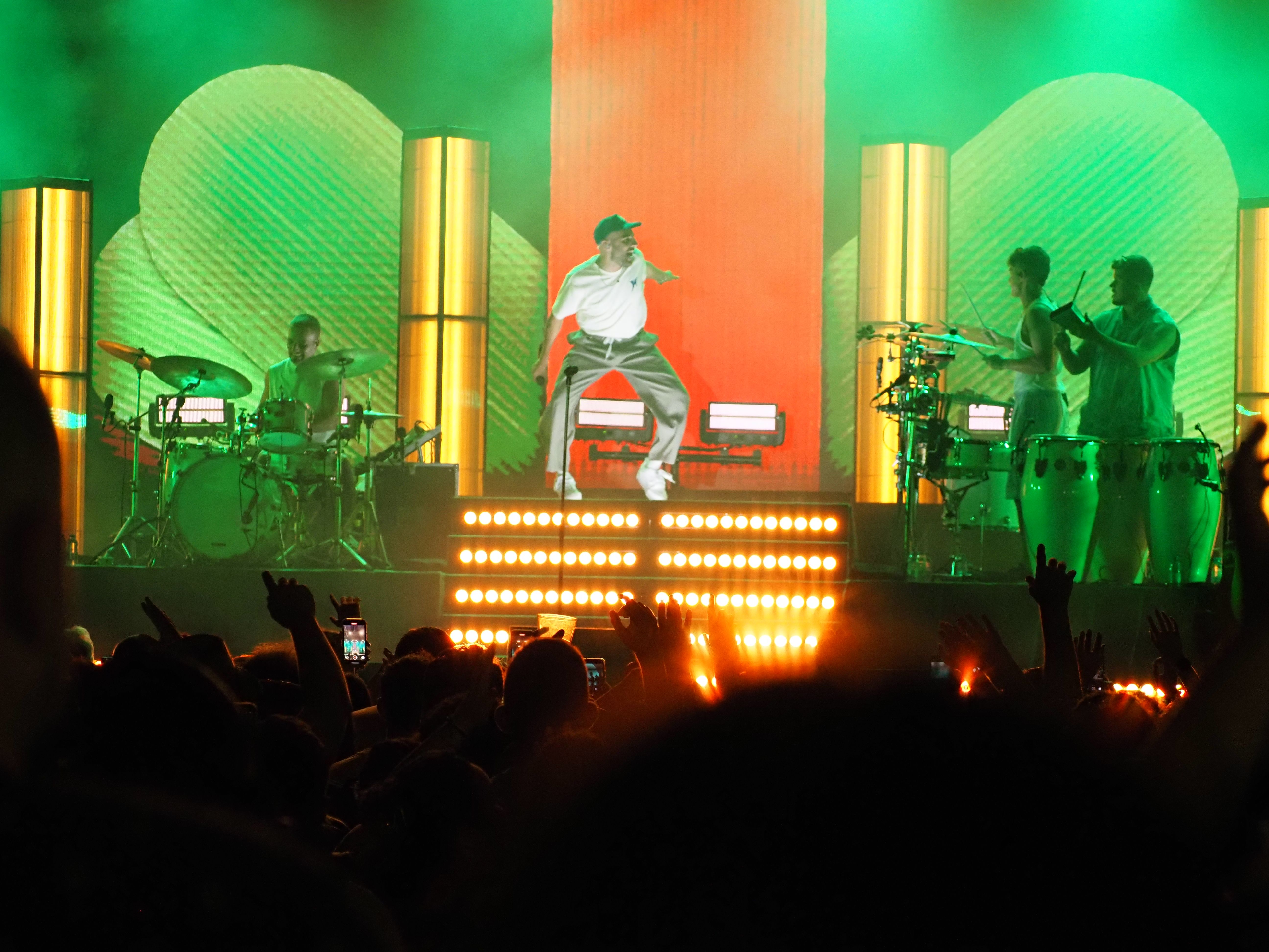 Llums de tots colors per emmarcar el concert. Llums de tots colors per emmarcar el concert.